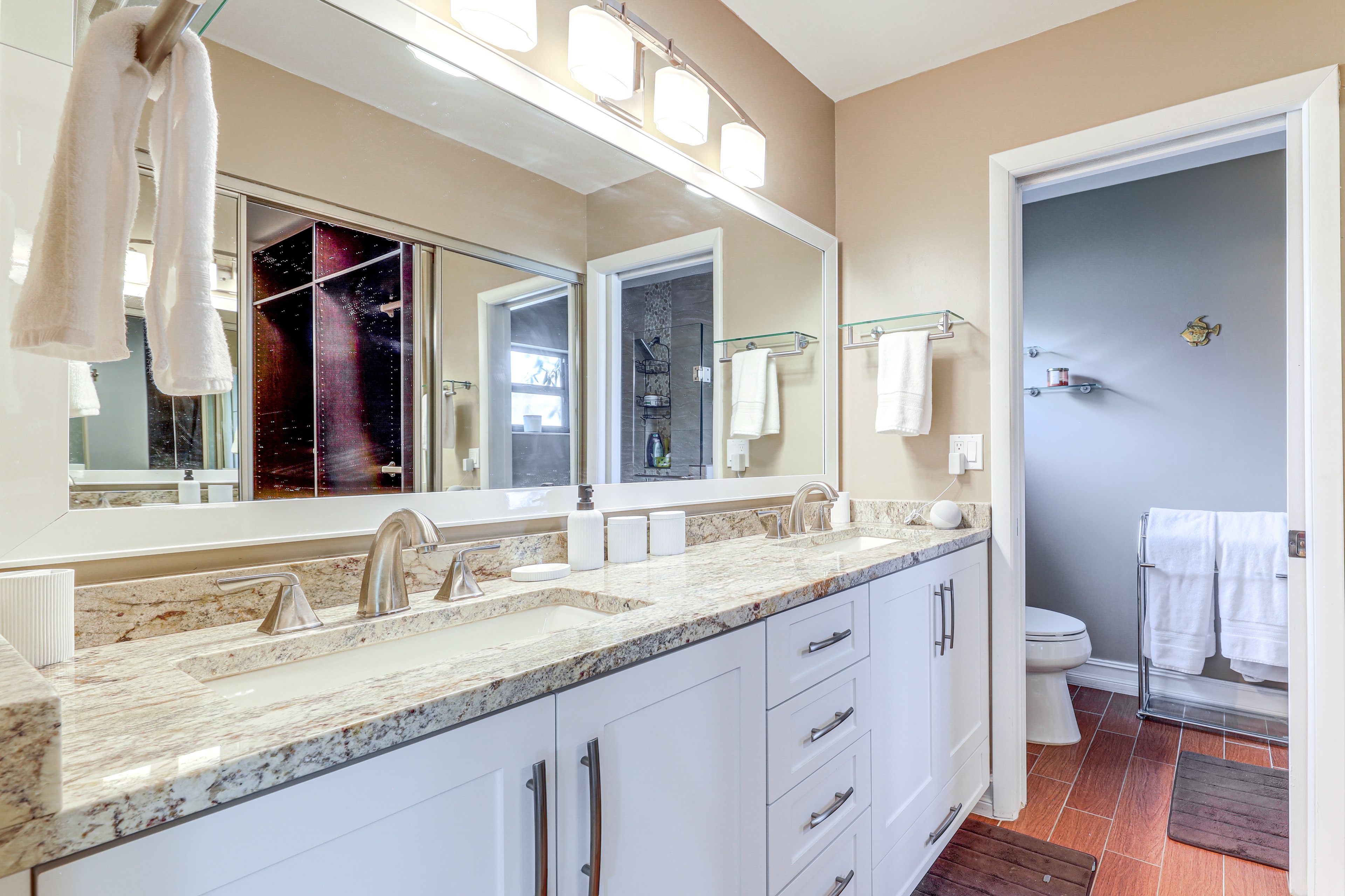 En-Suite Bathroom | Towels Provided