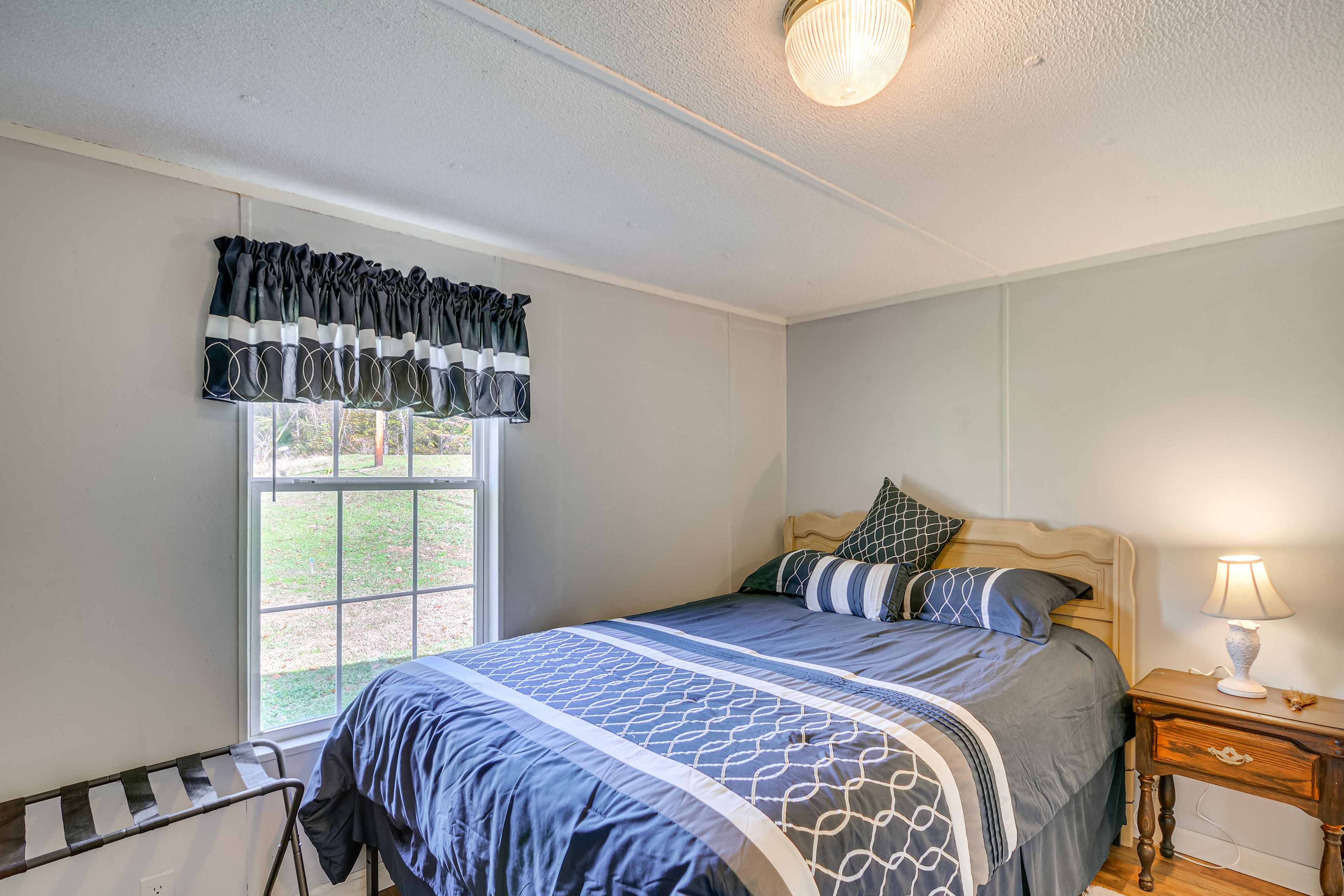 Bedroom 2 | Queen Bed