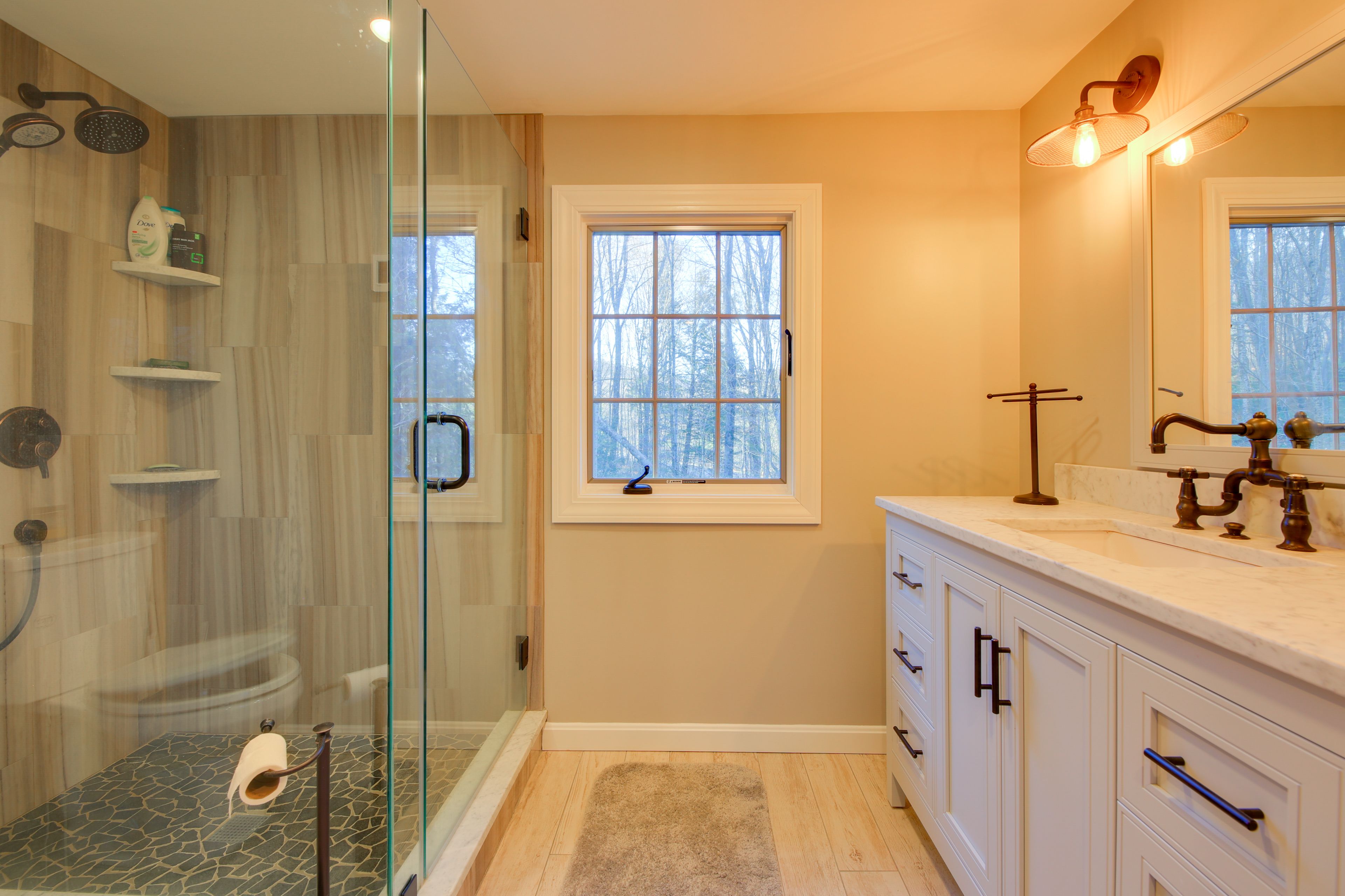 Full Bathroom | Complimentary Toiletries | 2nd Floor