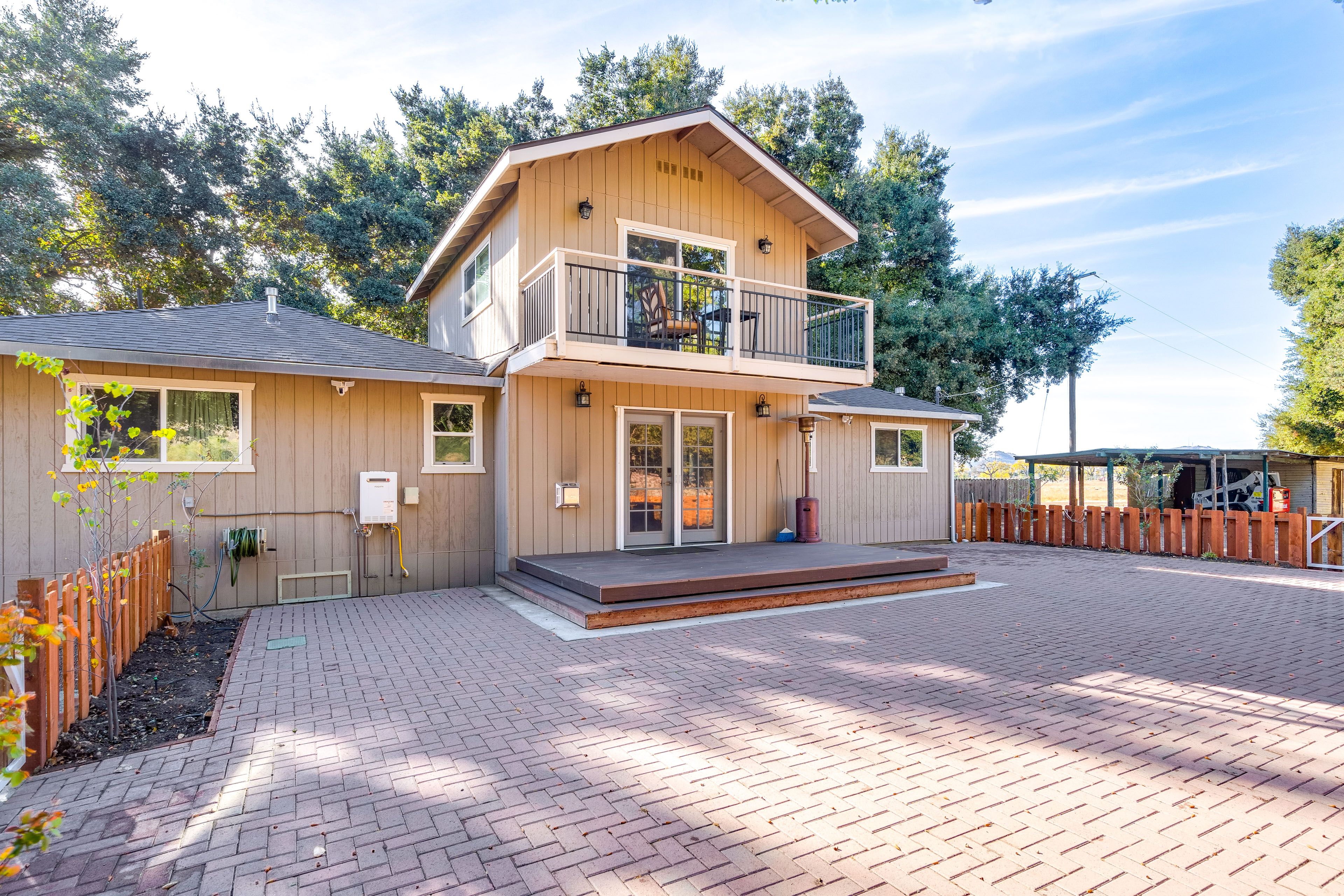 Morgan Hill Vacation Rental | 1BR | 1BA | Stairs Required | 750 Sq Ft