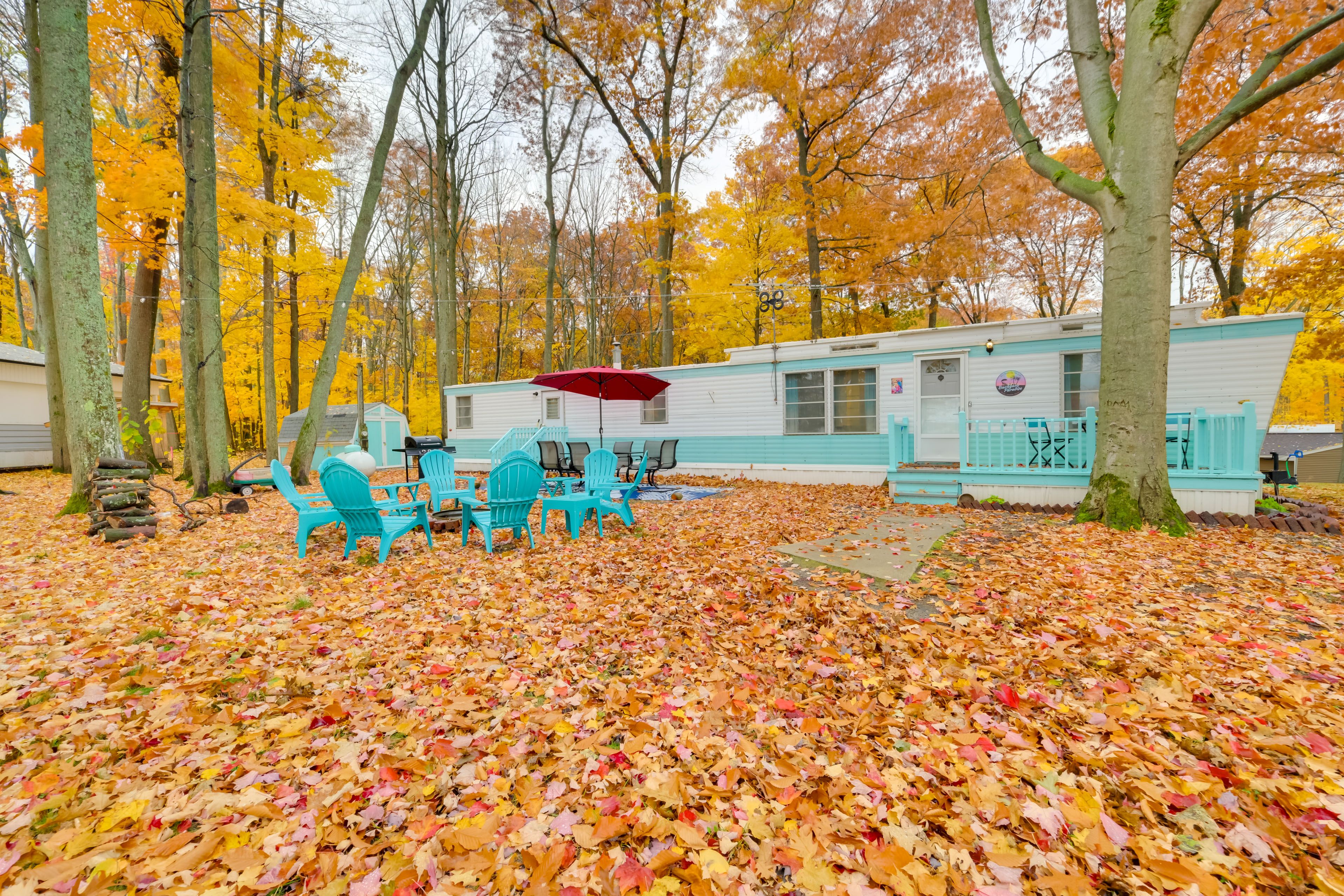 Single-Story Cabin | Fire Pit | Walk to Lake Beach | Kayaks Provided
