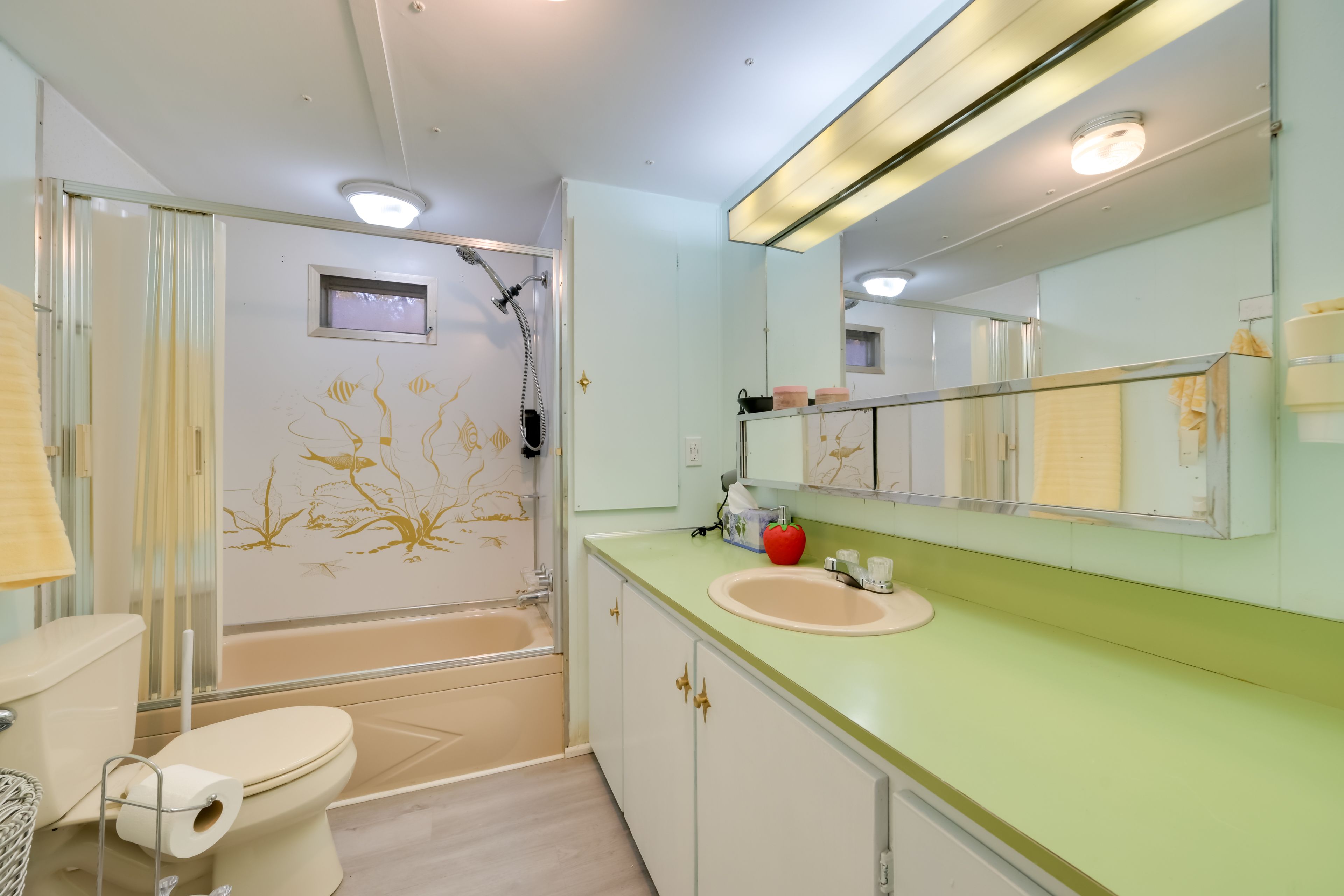 Full Bathroom | Towels Provided | Complimentary Toiletries | Hair Dryer
