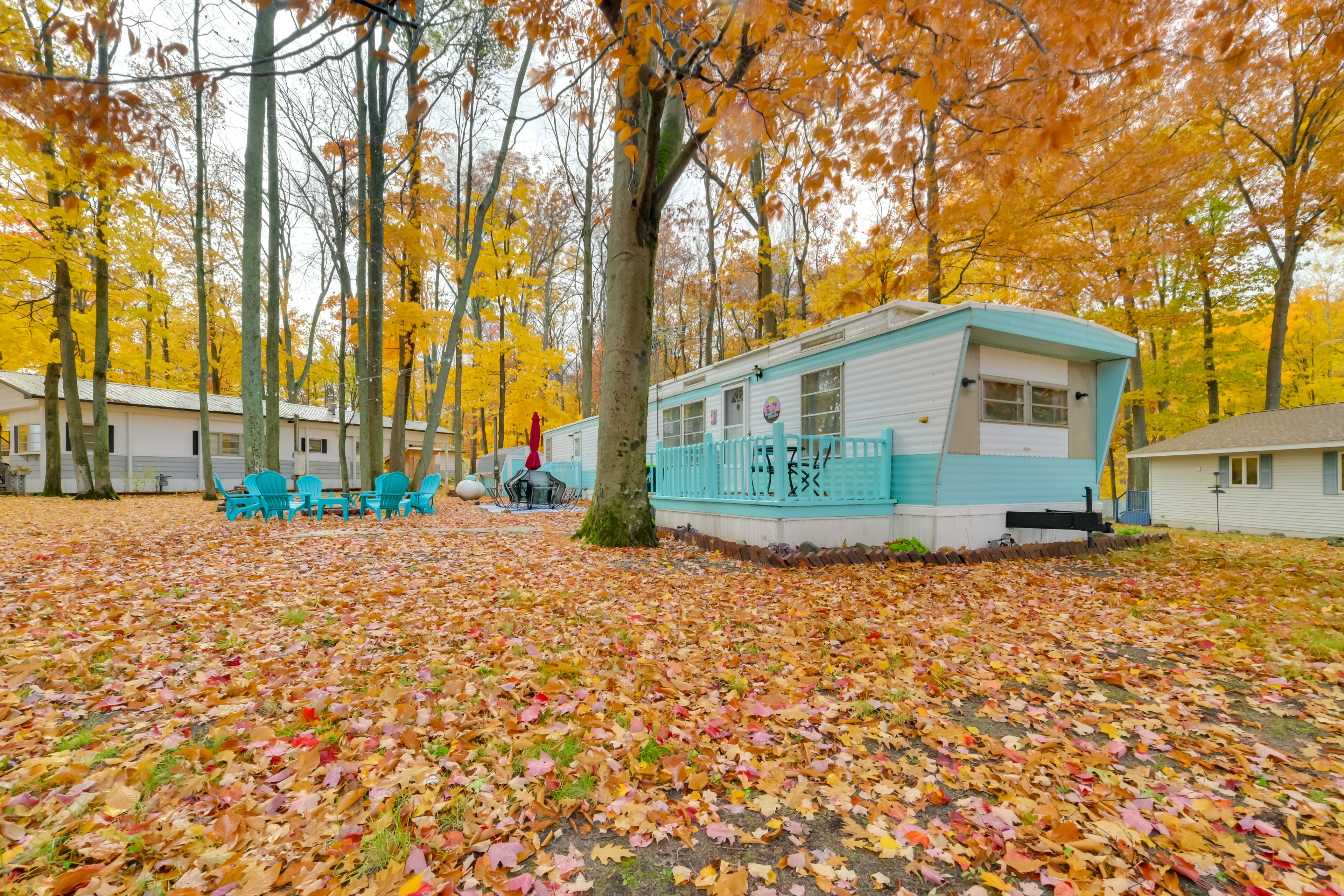 Cabin Exterior | Driveway (6 Vehicles)