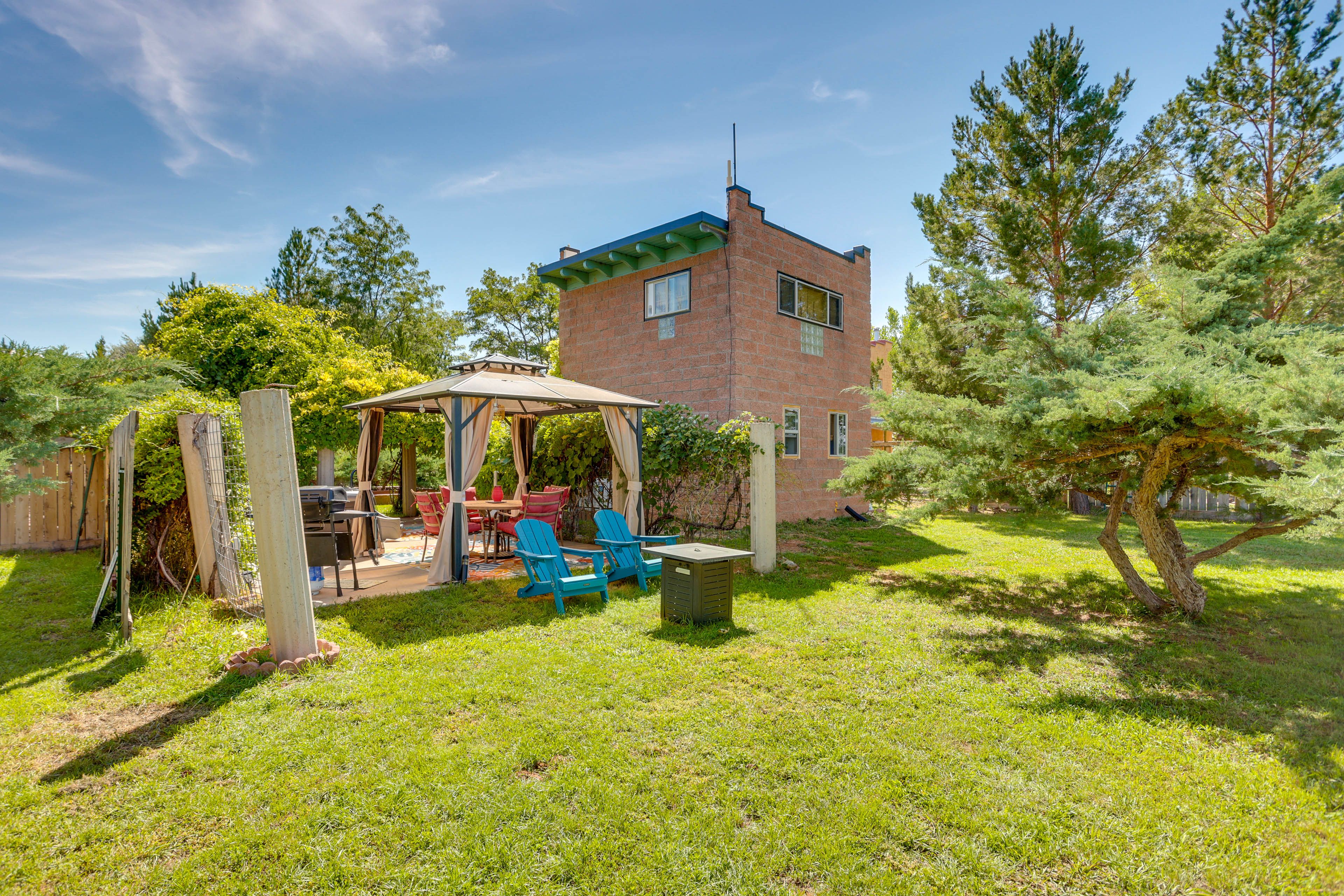 Exterior | Gas Fire Pit