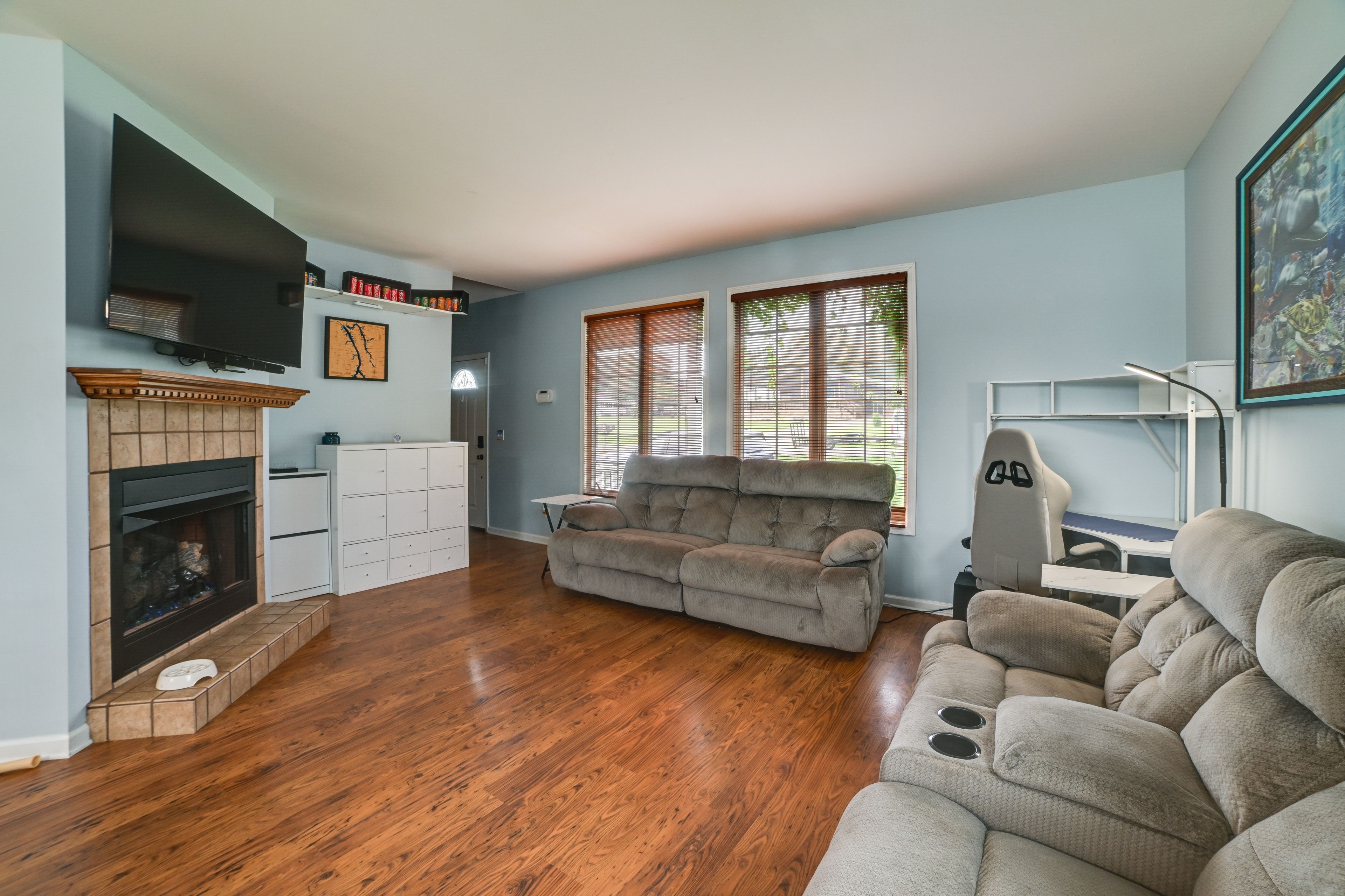 Living Room | Smart TV | Decorative Fireplace | Free WiFi | 1st Floor