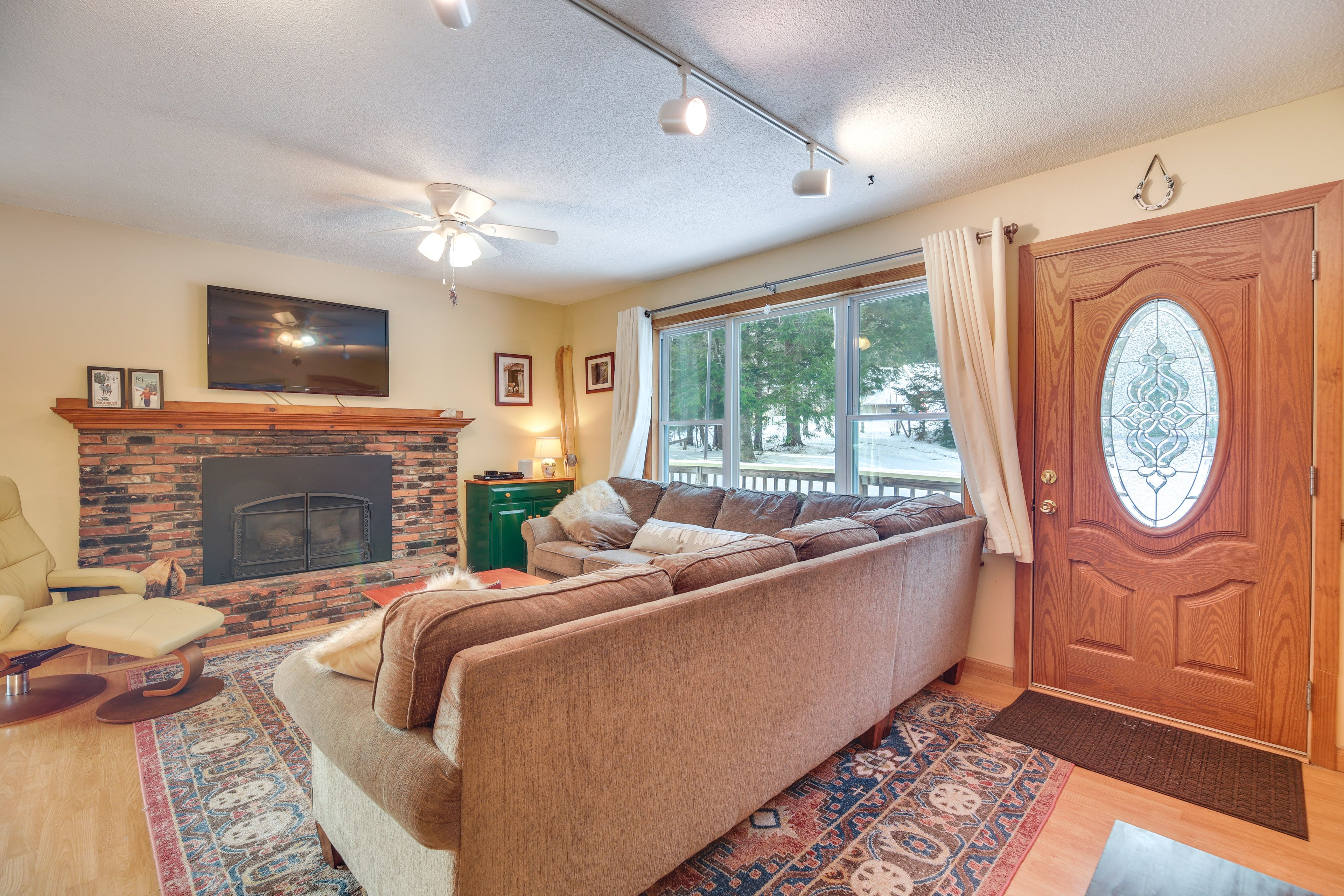 Living Room | Main Level | Central A/C & Heat | Gas Fireplace | Smart TV