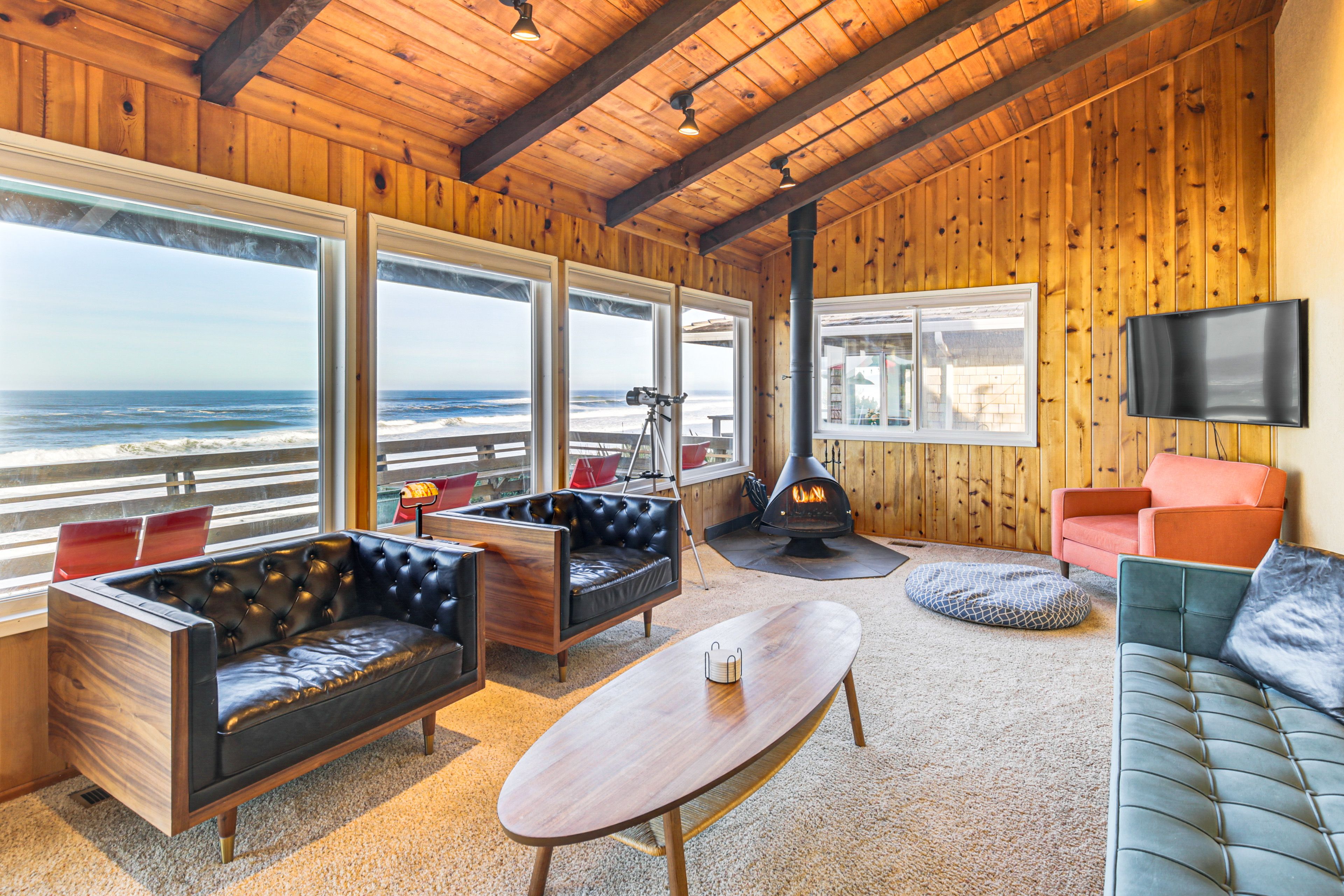 Depoe Bay Vacation Rental | 3BR | 2BA | 1,124 Sq Ft | Stairs Required to Enter
