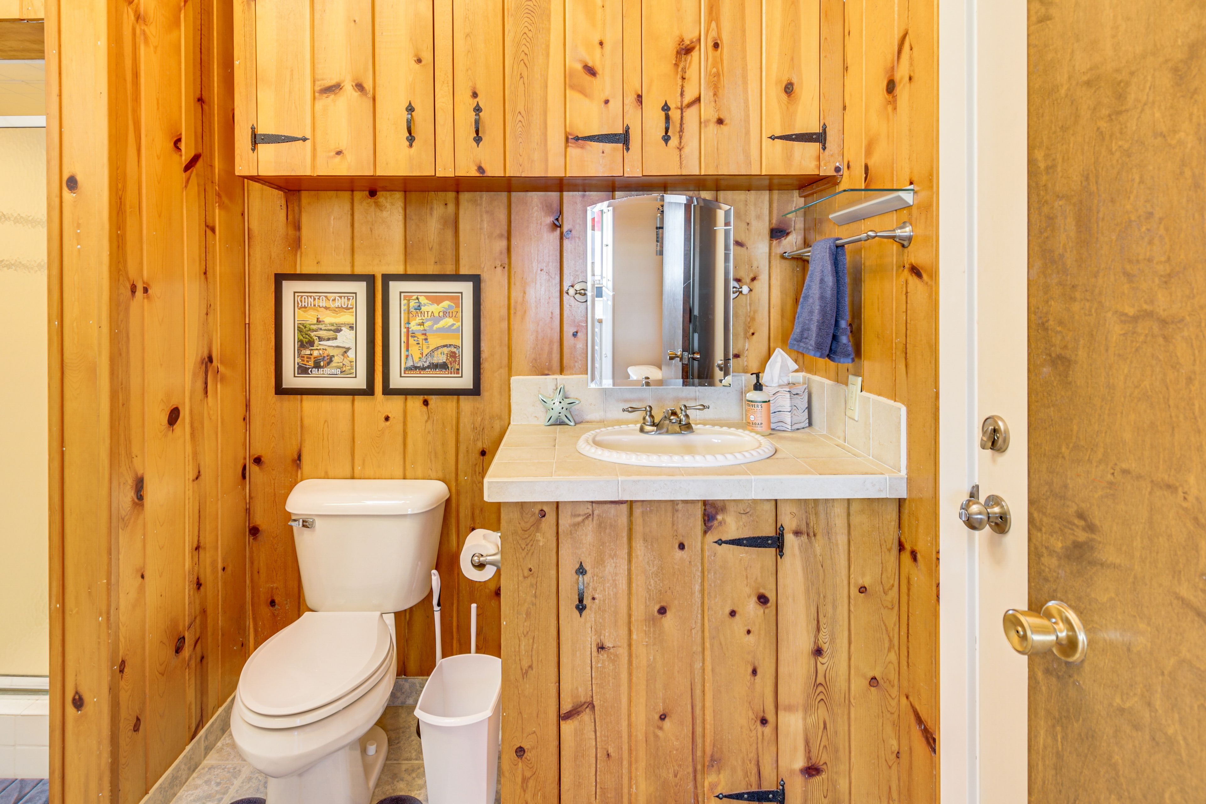 Full Bathroom | Washer & Dryer | Detergent Provided
