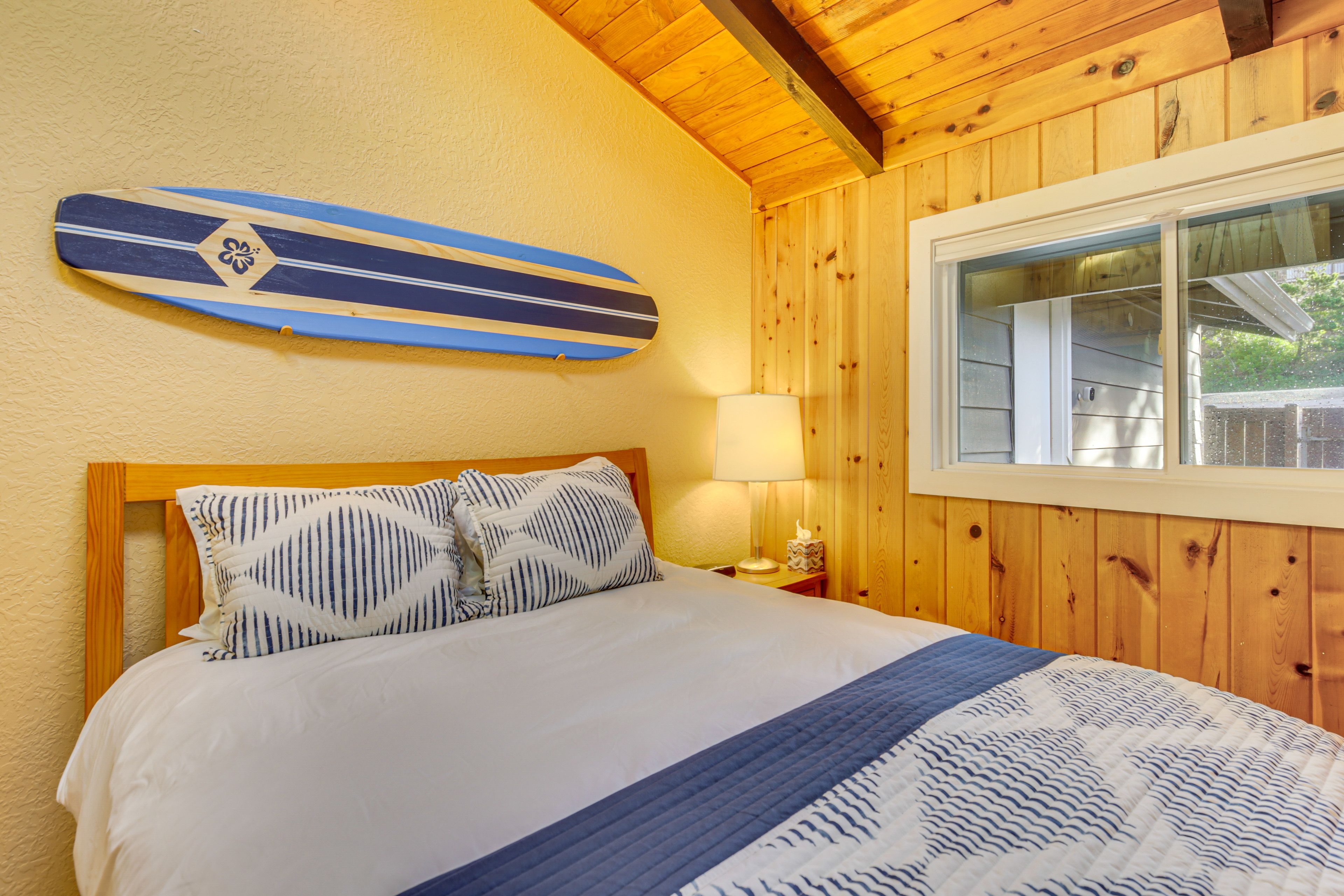 Bedroom 2 | Queen Bed