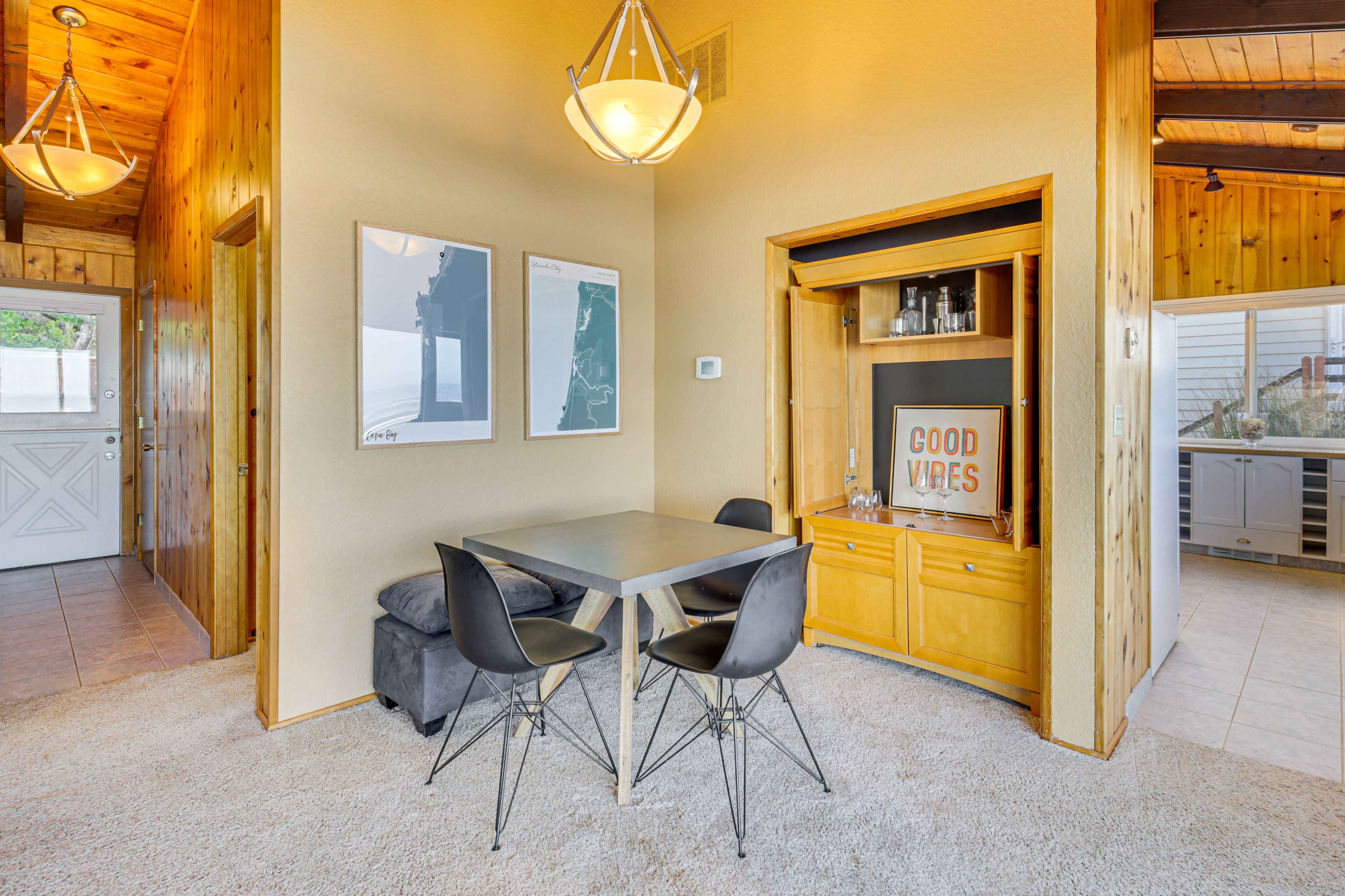 Dining Area | Bar
