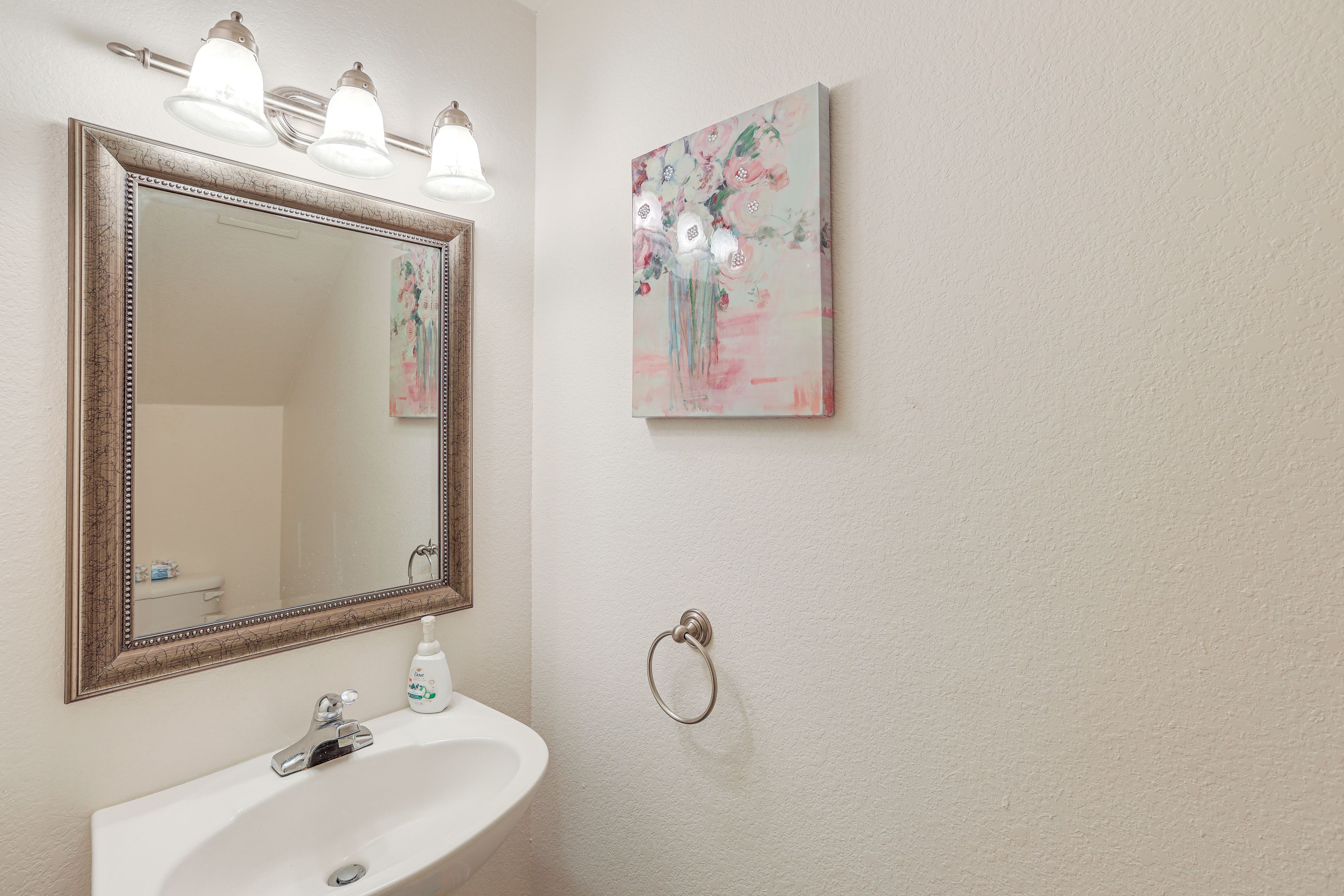 Half Bathroom | 1st Floor | Complimentary Toiletries | Towels Provided