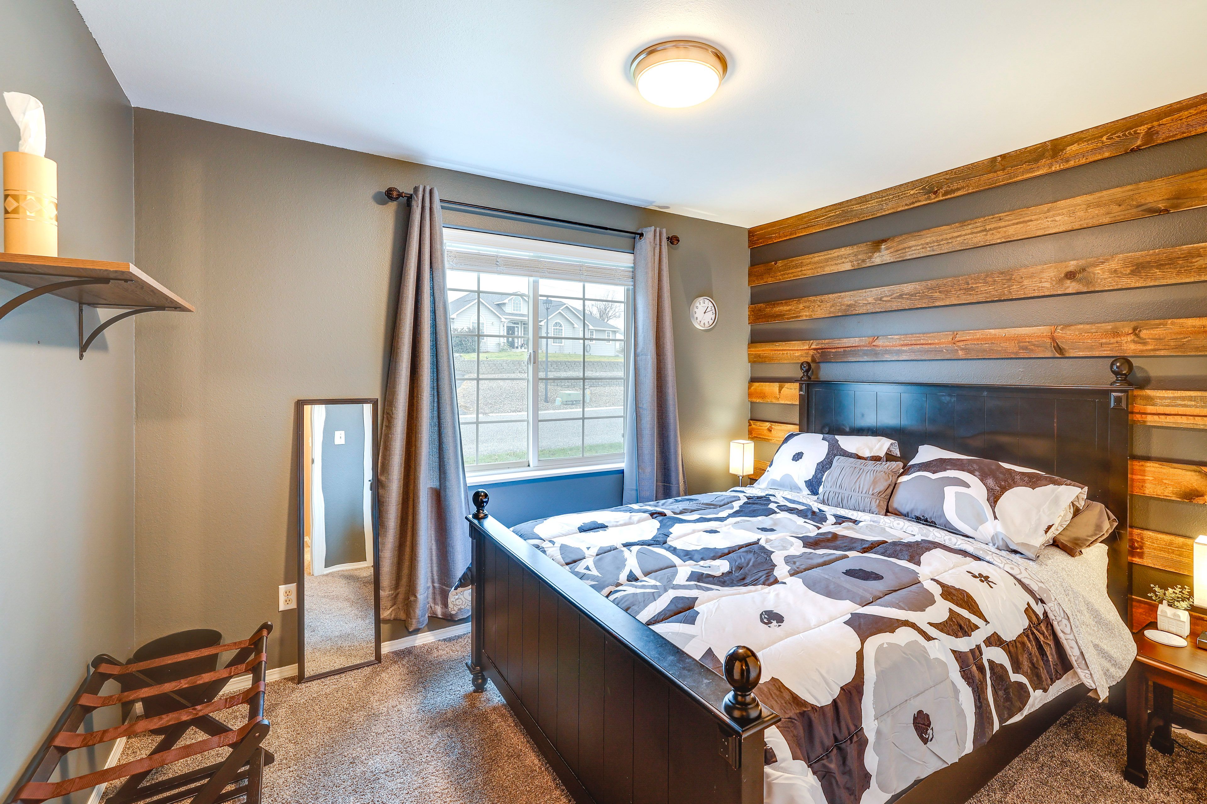 Bedroom 2 | Main Level | Queen Bed