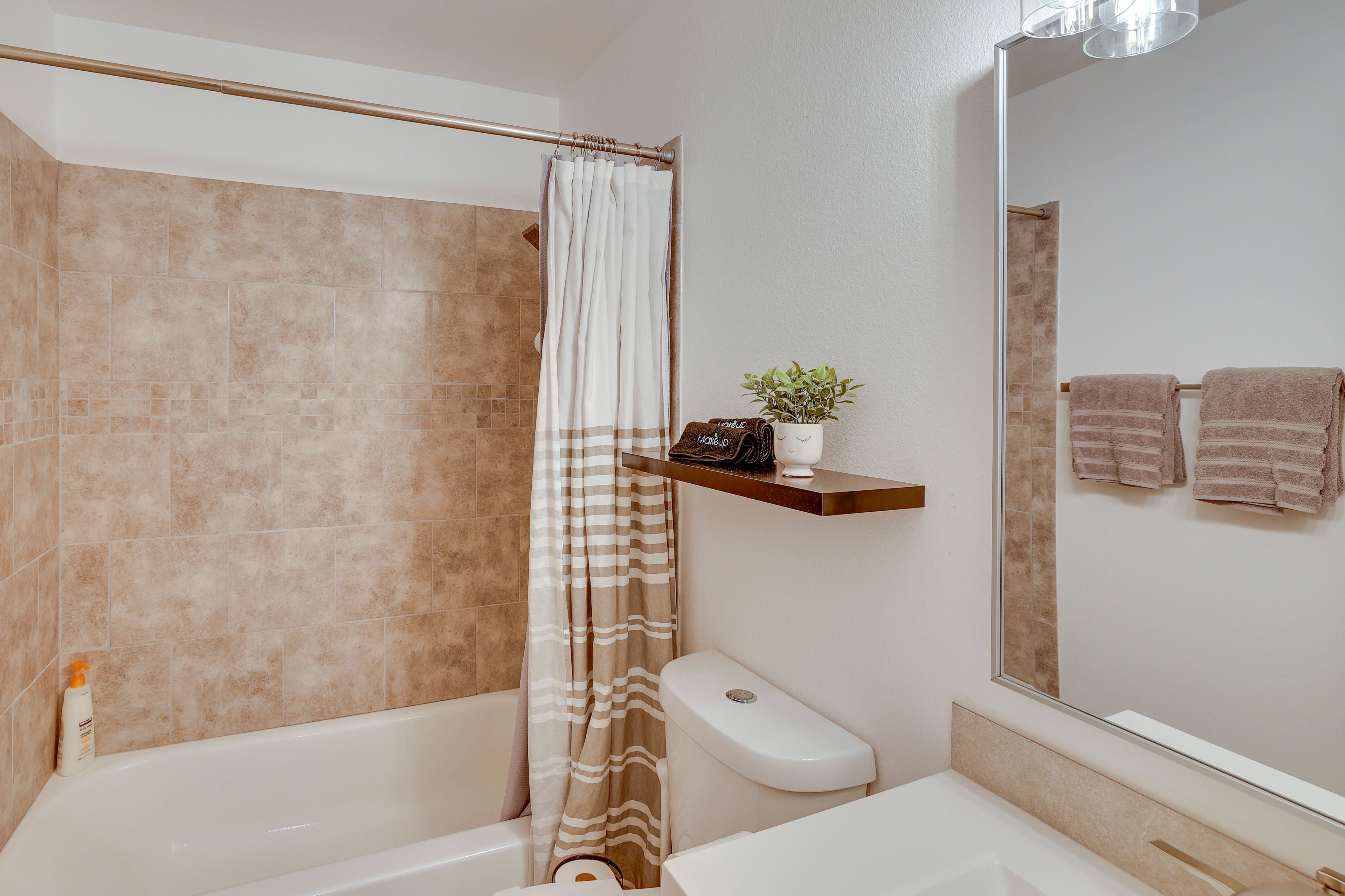 Full Bathroom | Main Level