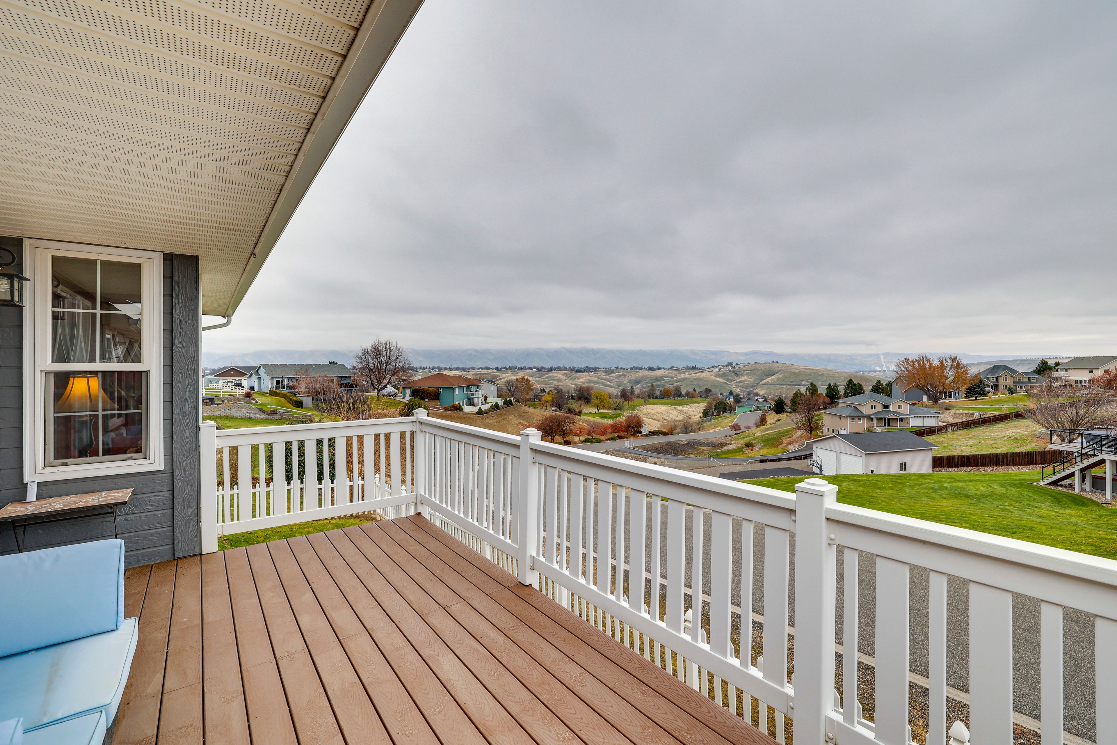 Clarkston Vacation Rental | 4BR | 2.5BA | 2,600 Sq Ft | 3 Steps Required