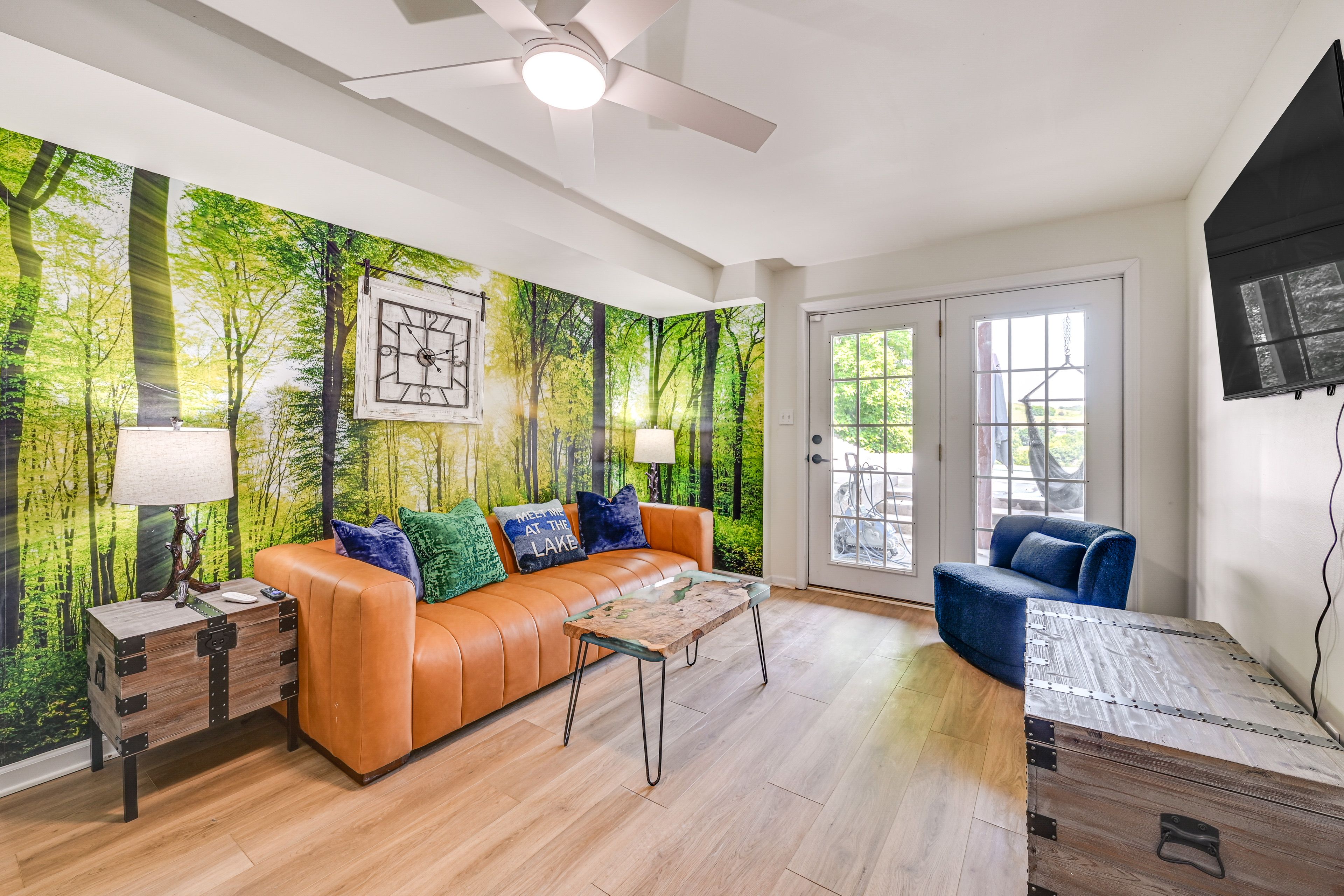 Sitting Room | Lower Level | Free WiFi