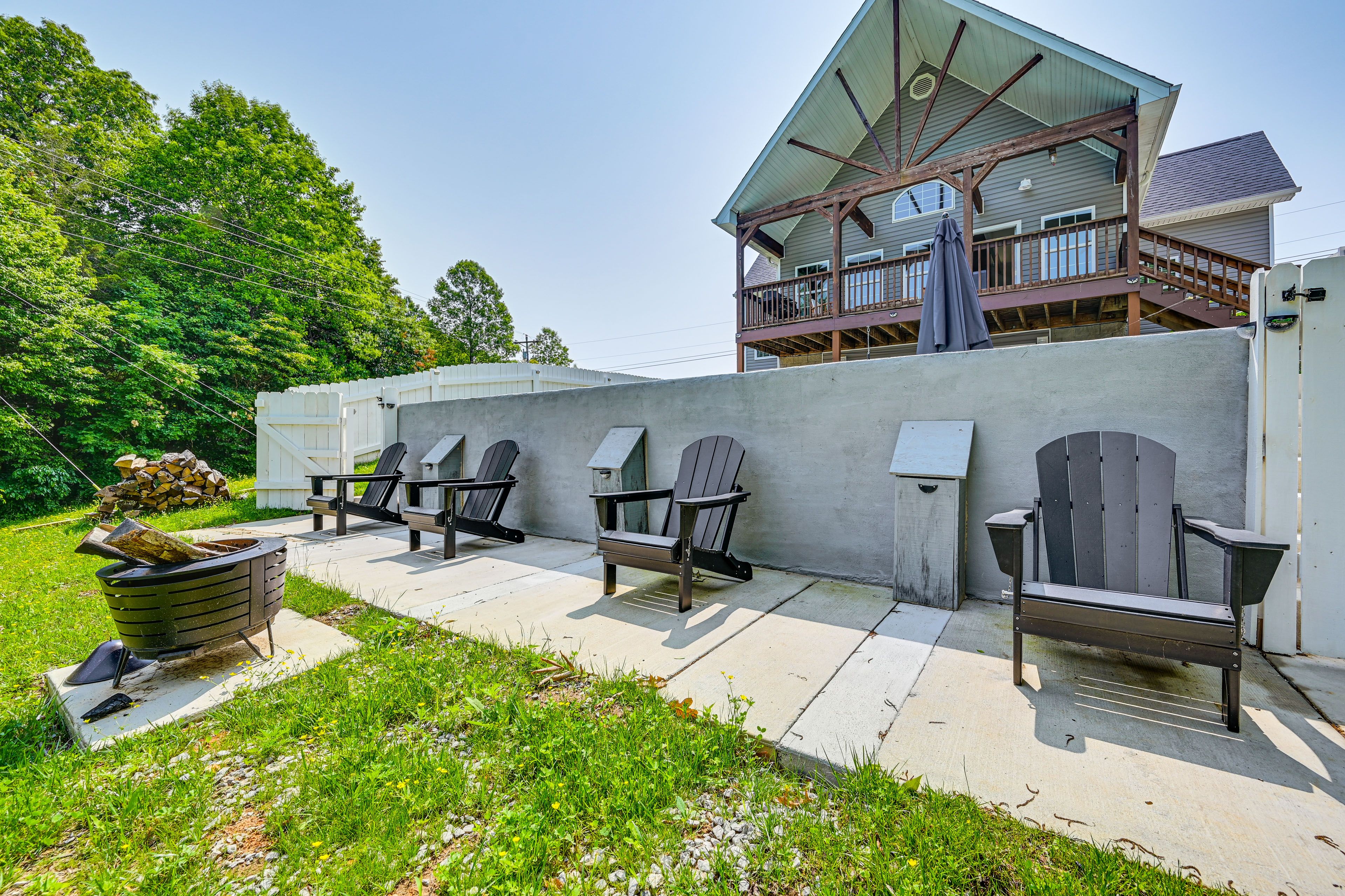 Plenty of Outdoor Seating