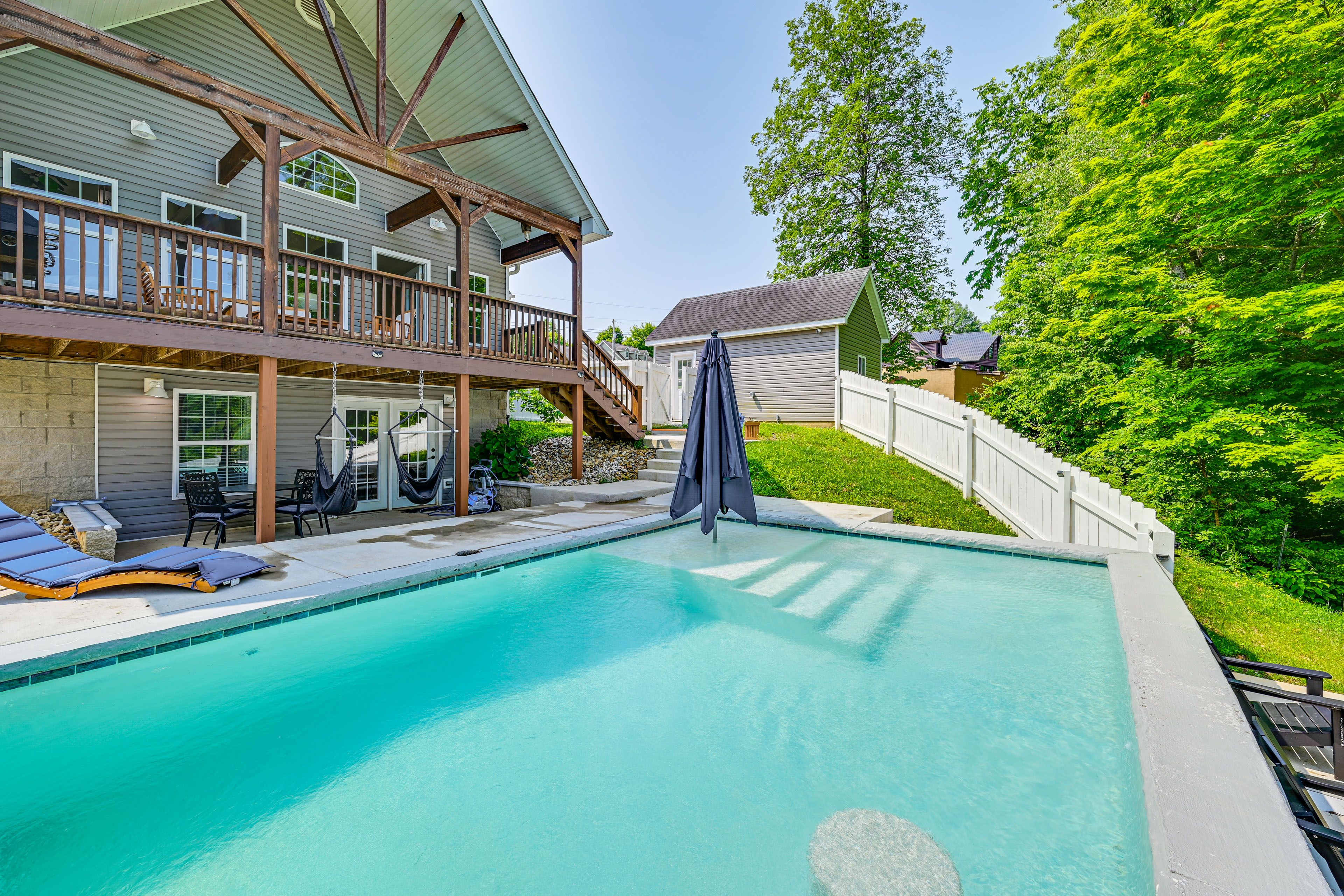 Mount Vernon Vacation Rental | 4BR | 3.5BA | Steps to Enter | 2,400 Sq Ft