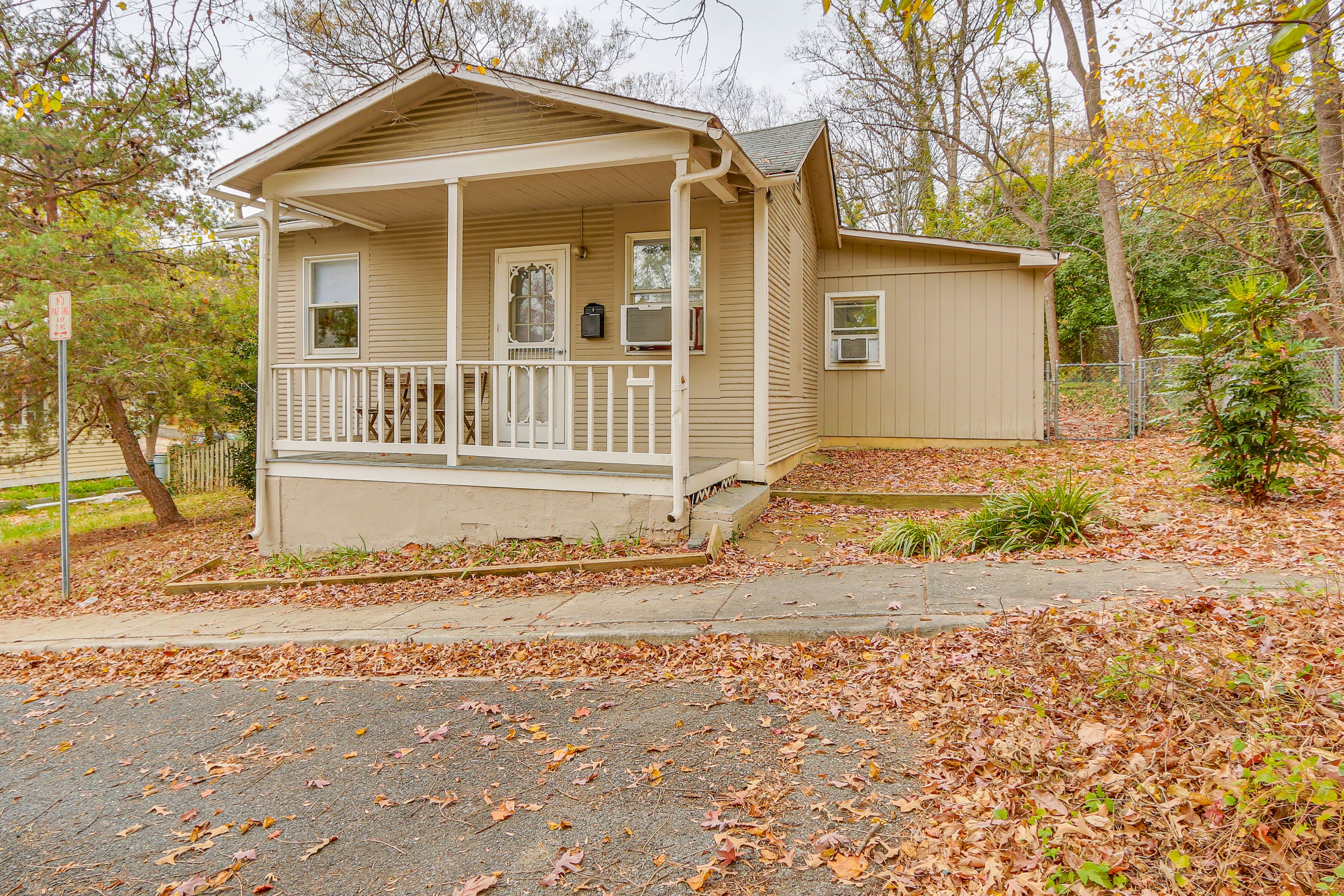 Parking | Free Street Parking (1 Vehicle, First-Come, First-Served)