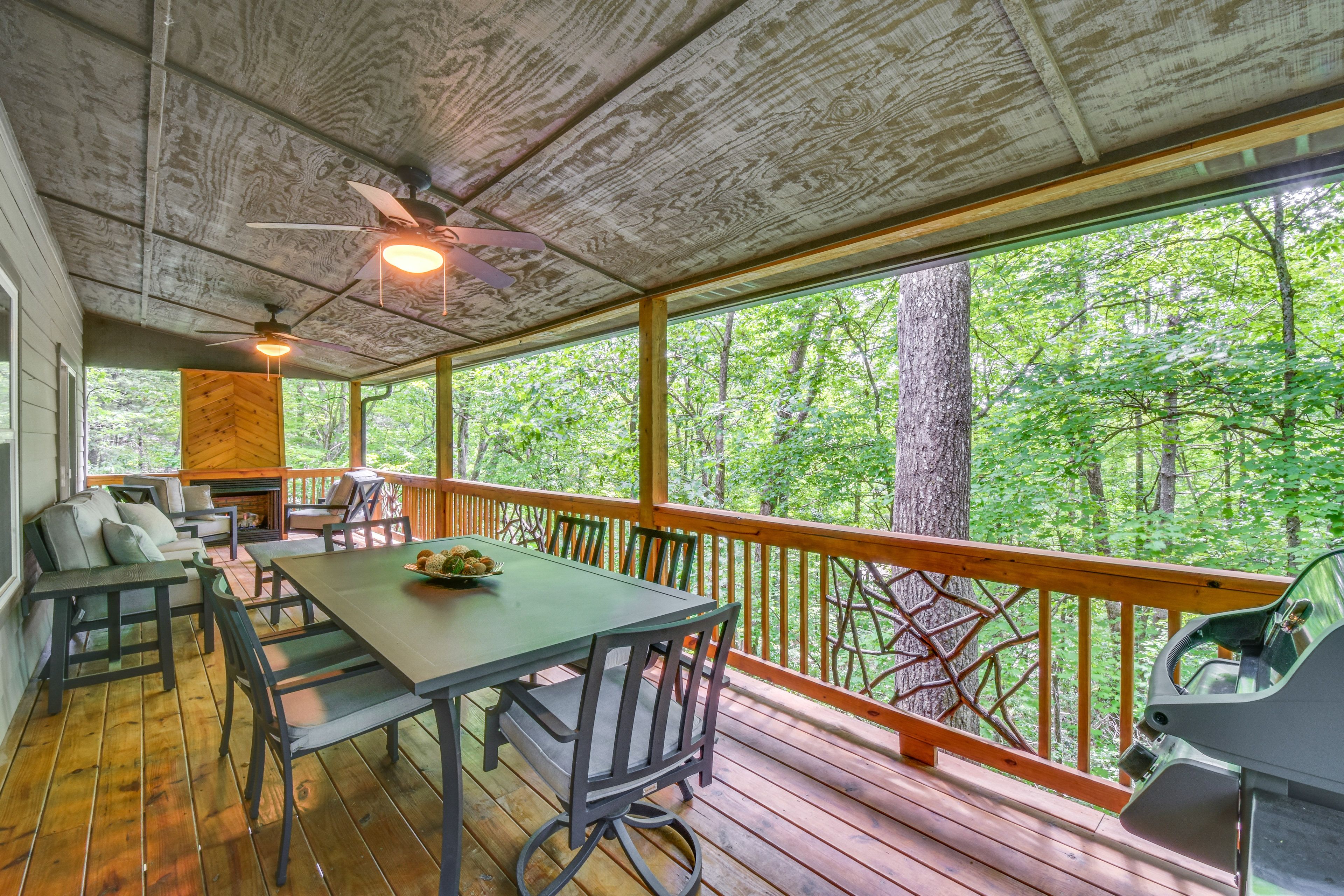 Sapphire Vacation Rental | 3BR | 2.5BA | 2,300 Sq Ft | 4 Steps Required