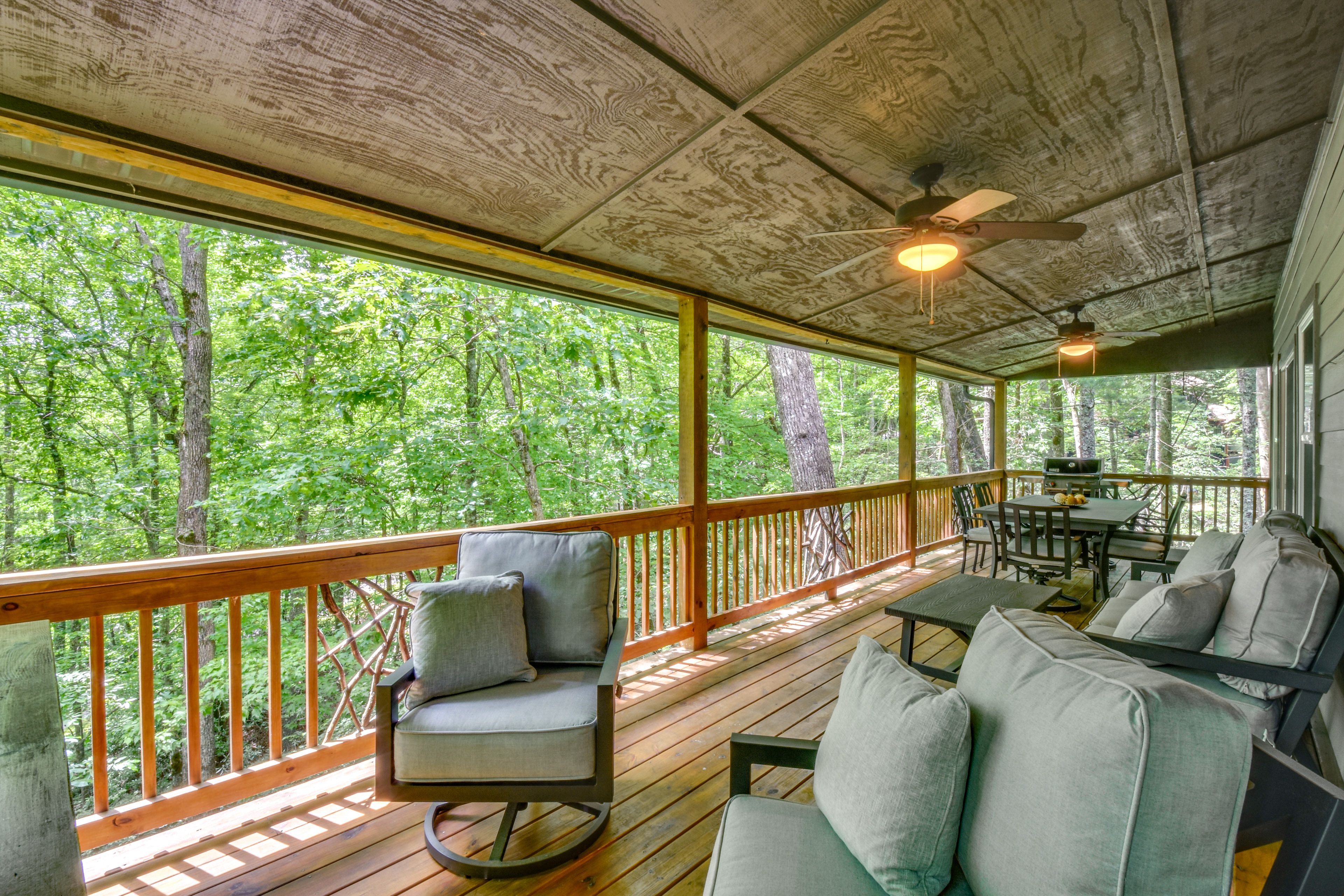 Upper Deck | Fireplace | Outdoor Dining