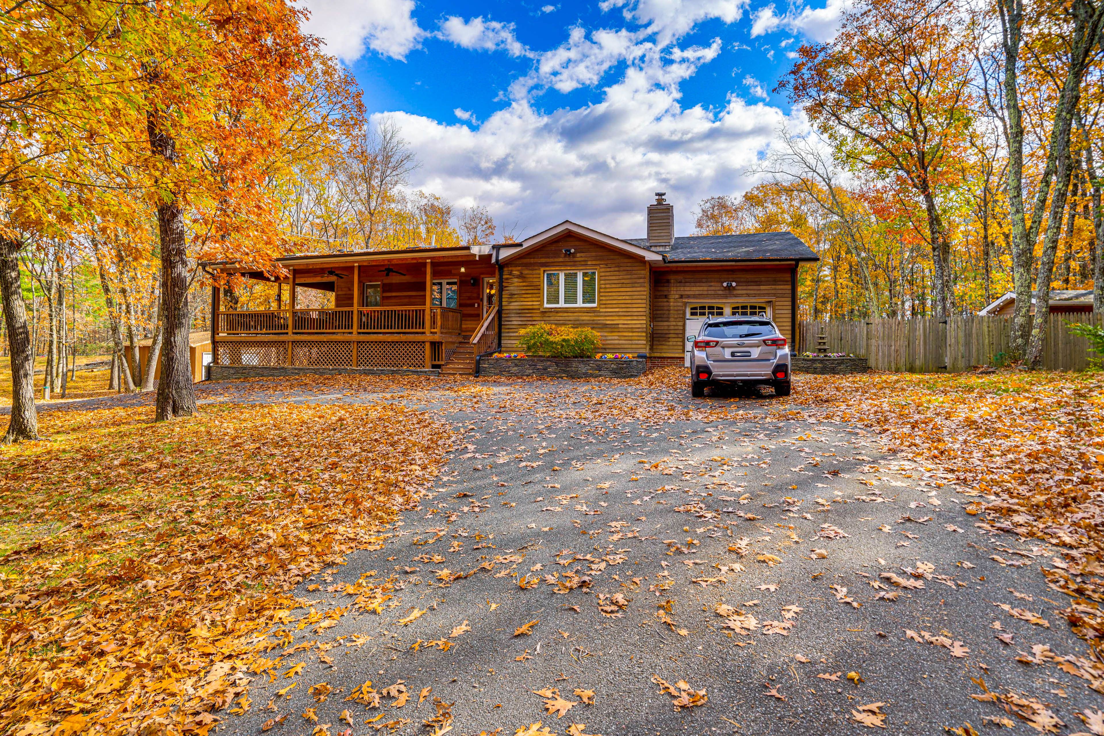 Home Exterior | Parking | Driveway (6 Vehicles)