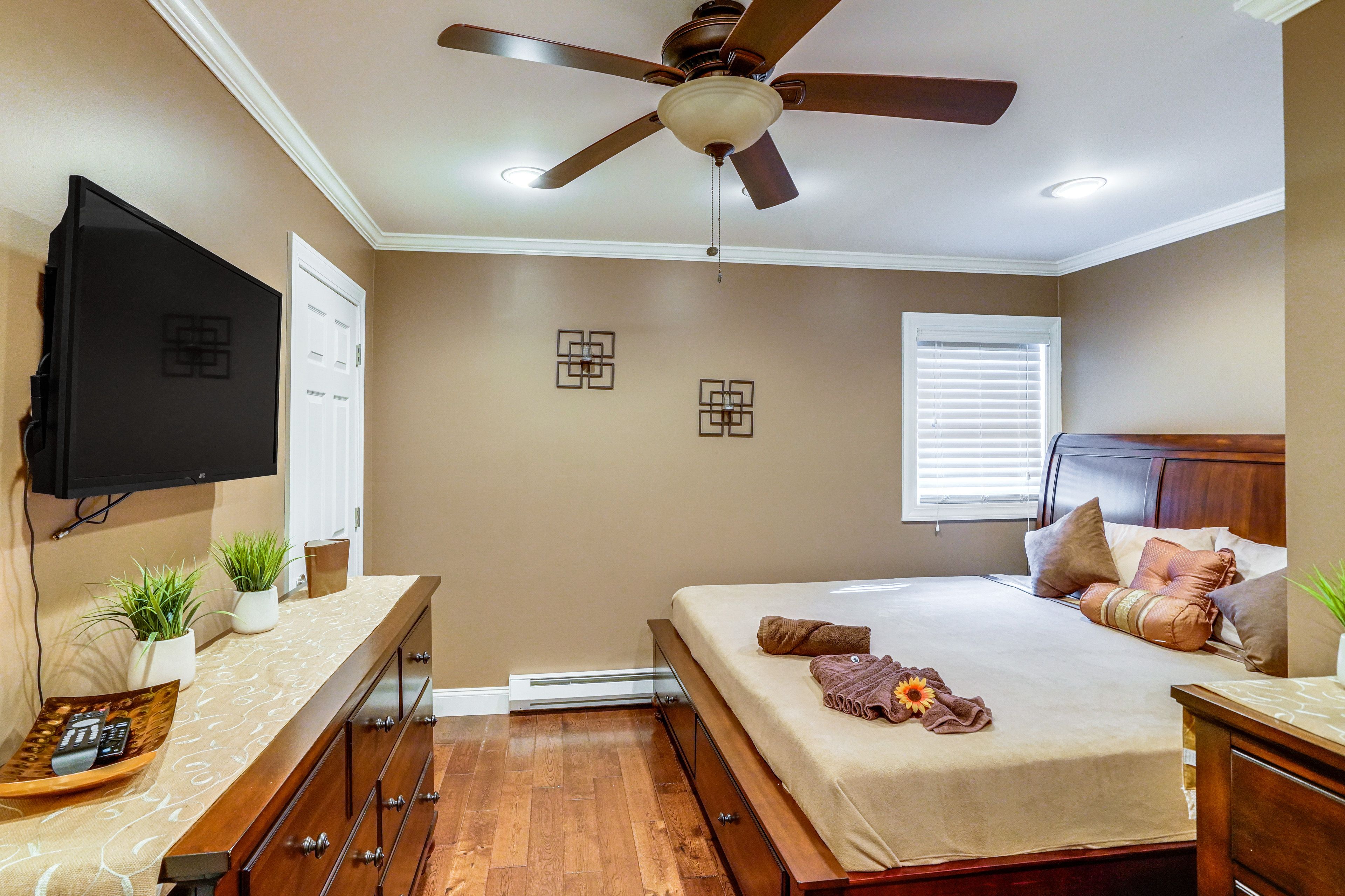 Bedroom 2 | King Bed | Main Floor