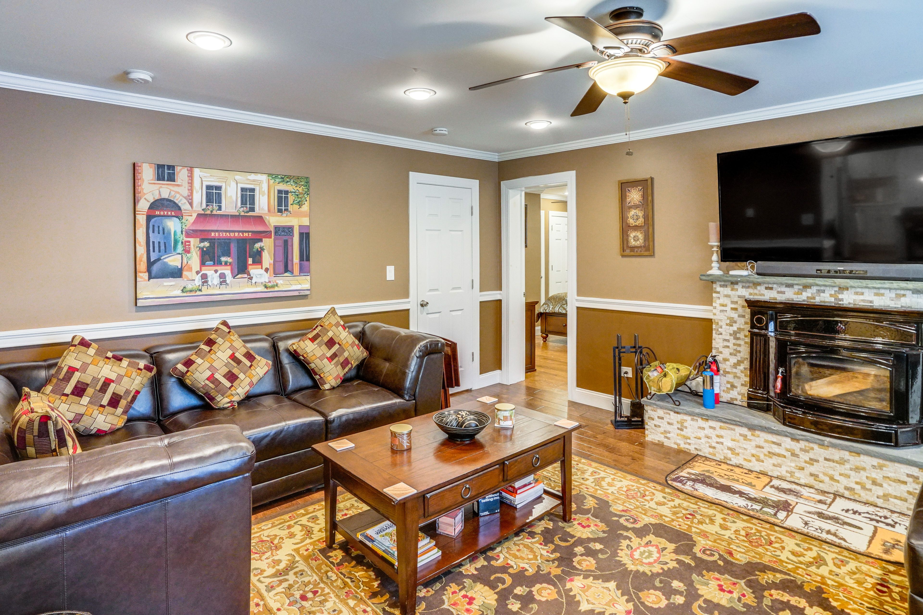 Living Room | Wood-Burning Fireplace | Cable TV | Main Floor