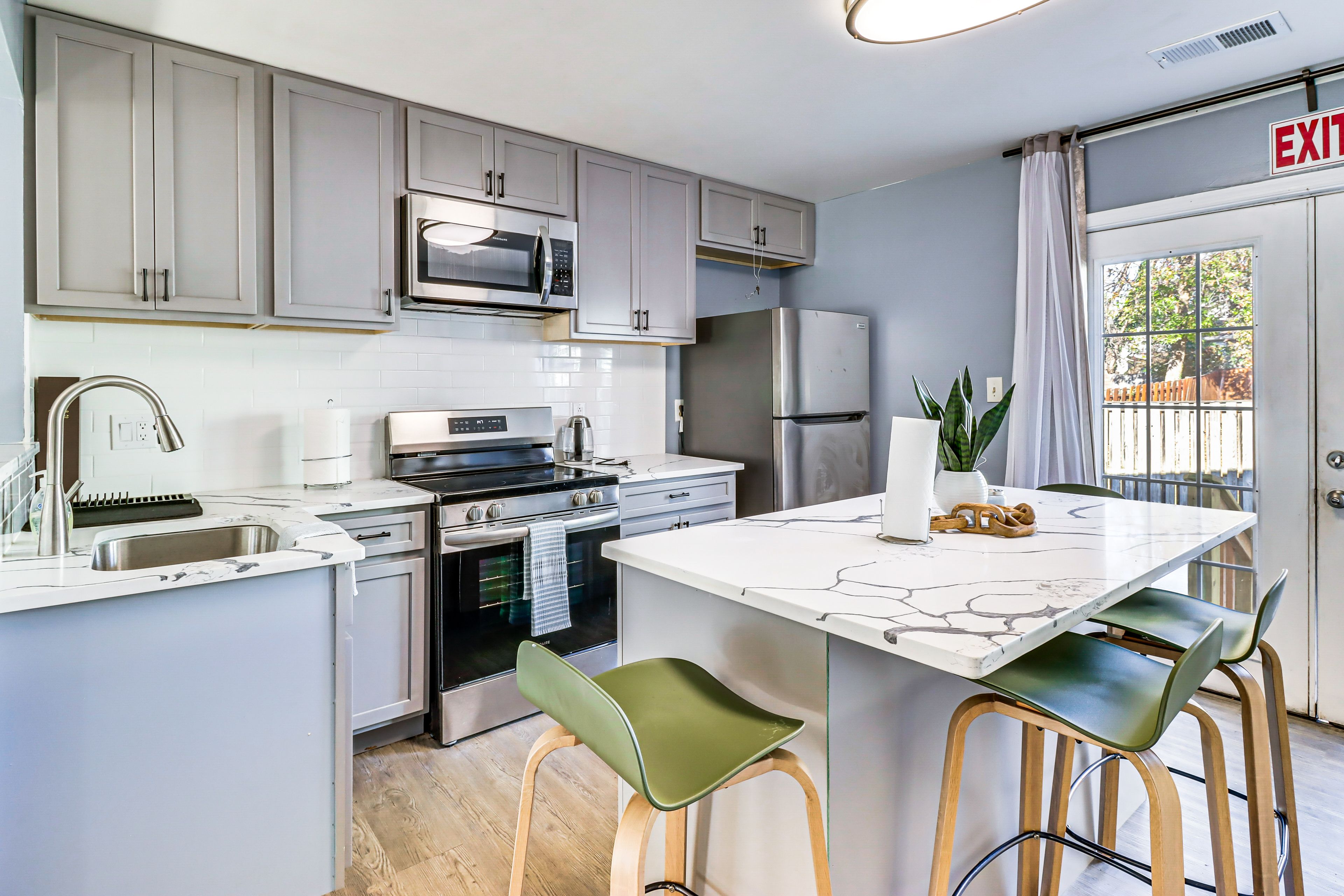 Kitchen | Cooking Basics | Dishware/Flatware | Electric Kettle | Free WiFi