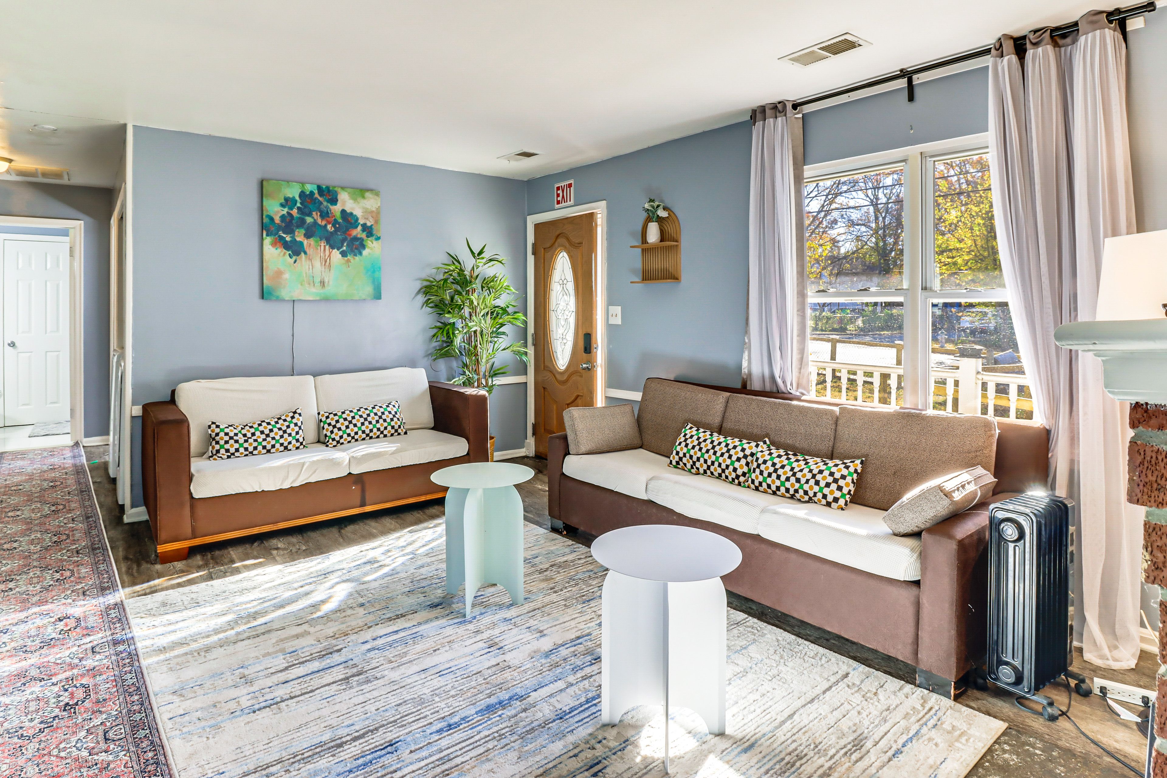 Living Room | Flat-Screen TV | Fireplace | Central Heating & A/C