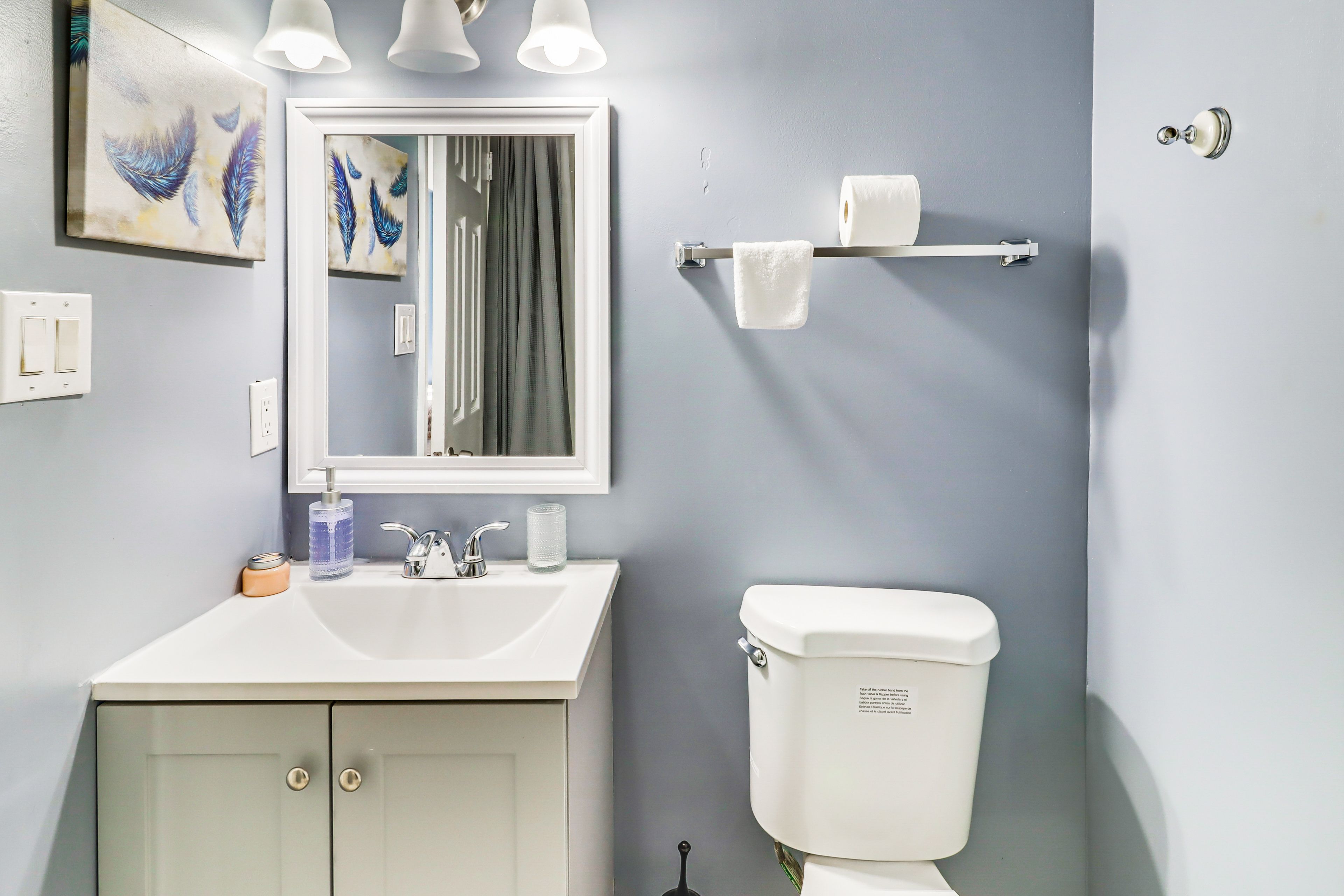 Full Bathroom | Complimentary Toiletries | Towels Provided