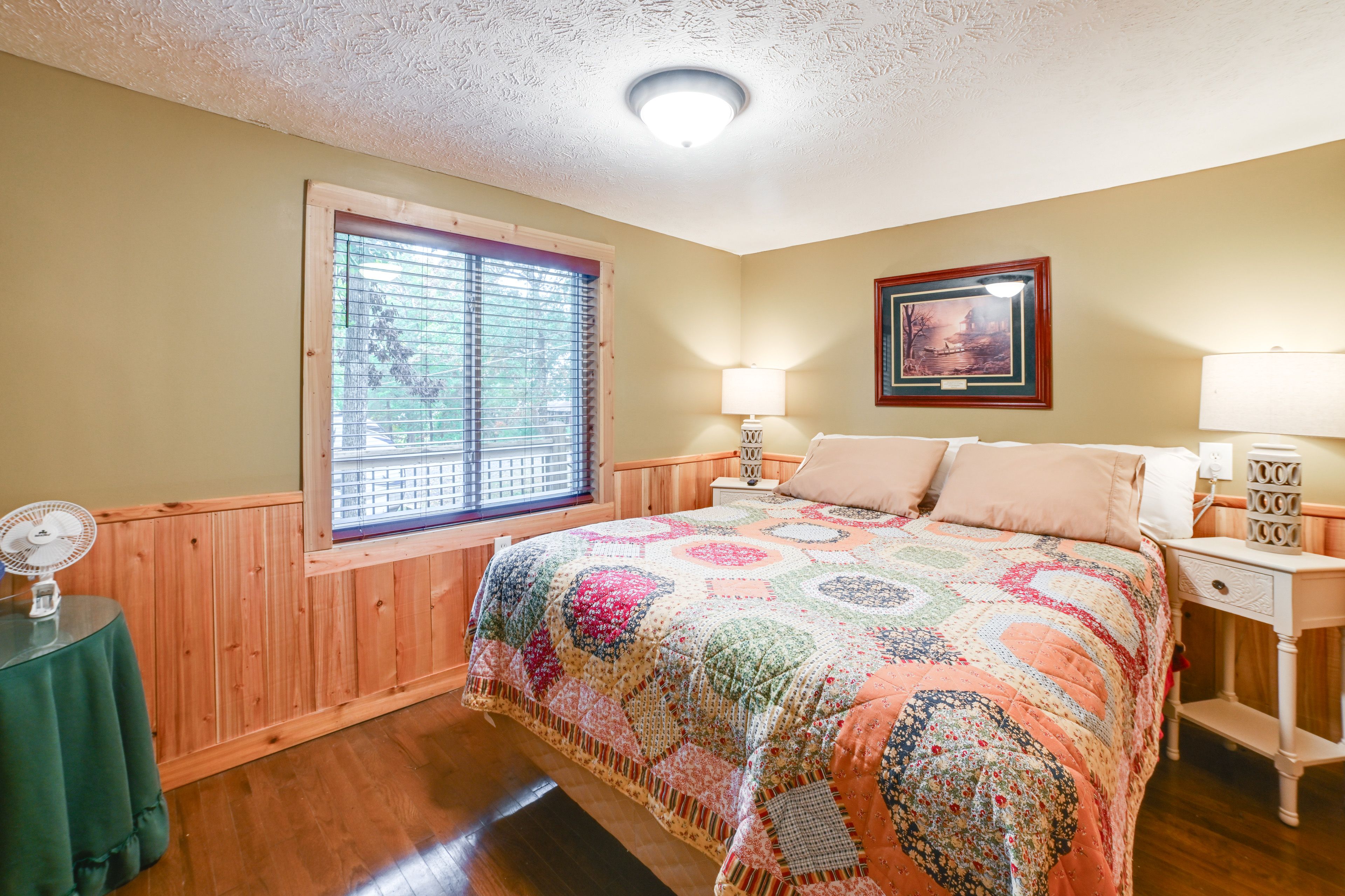 Bedroom 2 | Queen Bed | Smart TV