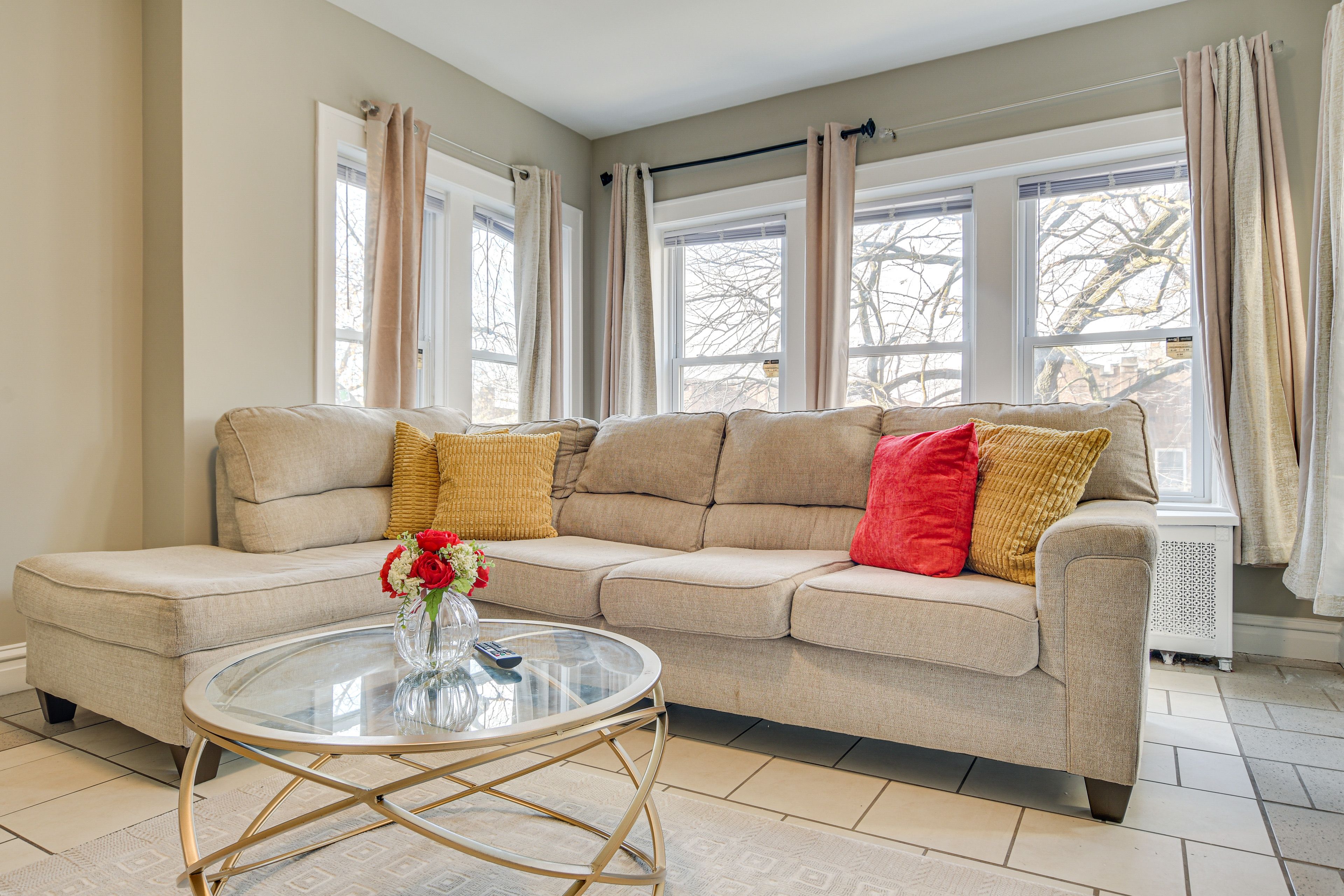 Living Room | Free WiFi | Smart TV | Flight of Stairs Required