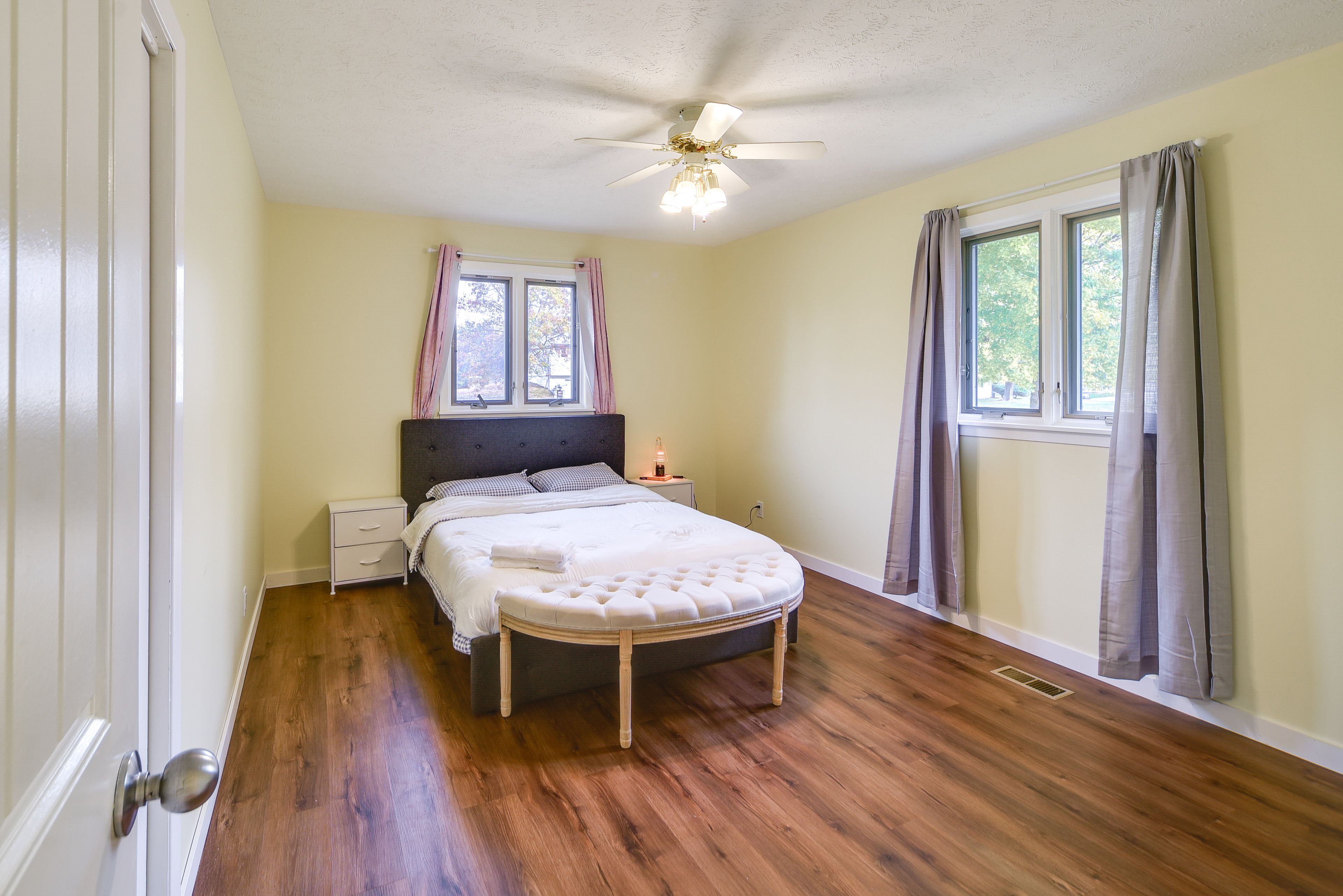 Bedroom 4 | Queen Bed