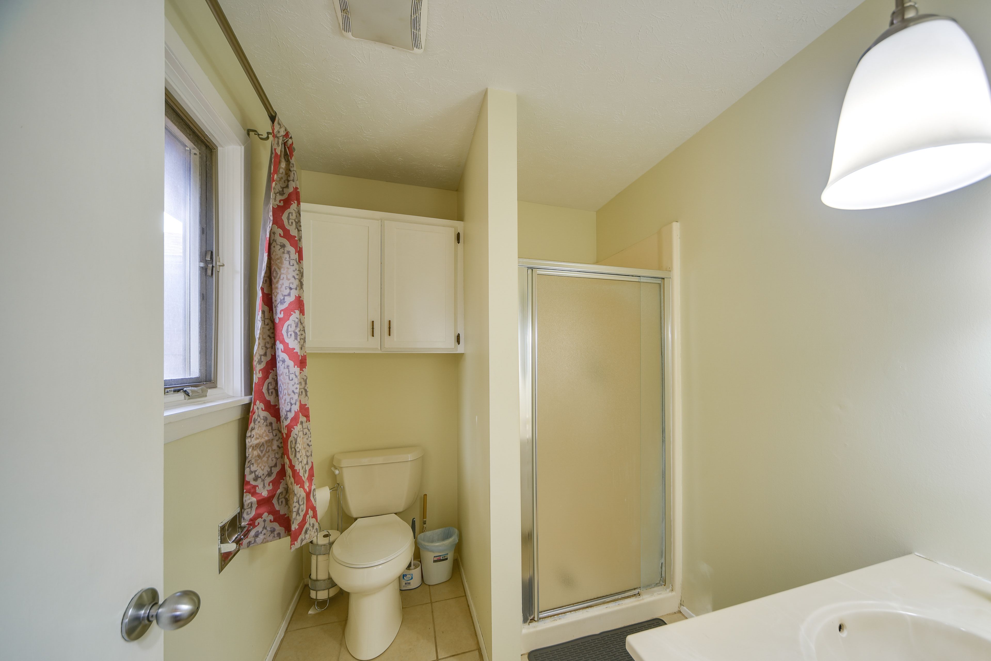 Full Bathroom | Towels Provided