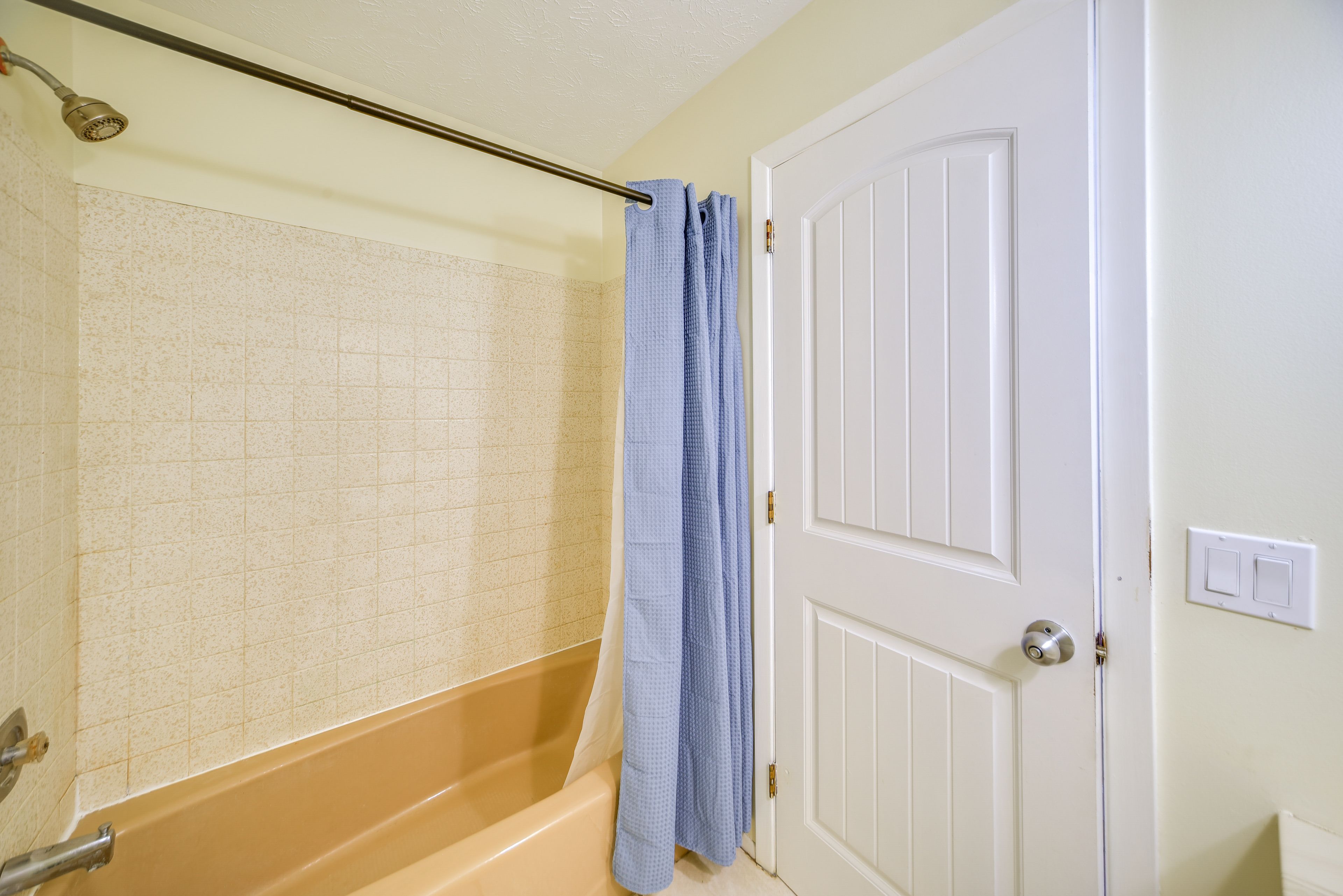 Full Bathroom | Shower/Tub Combo