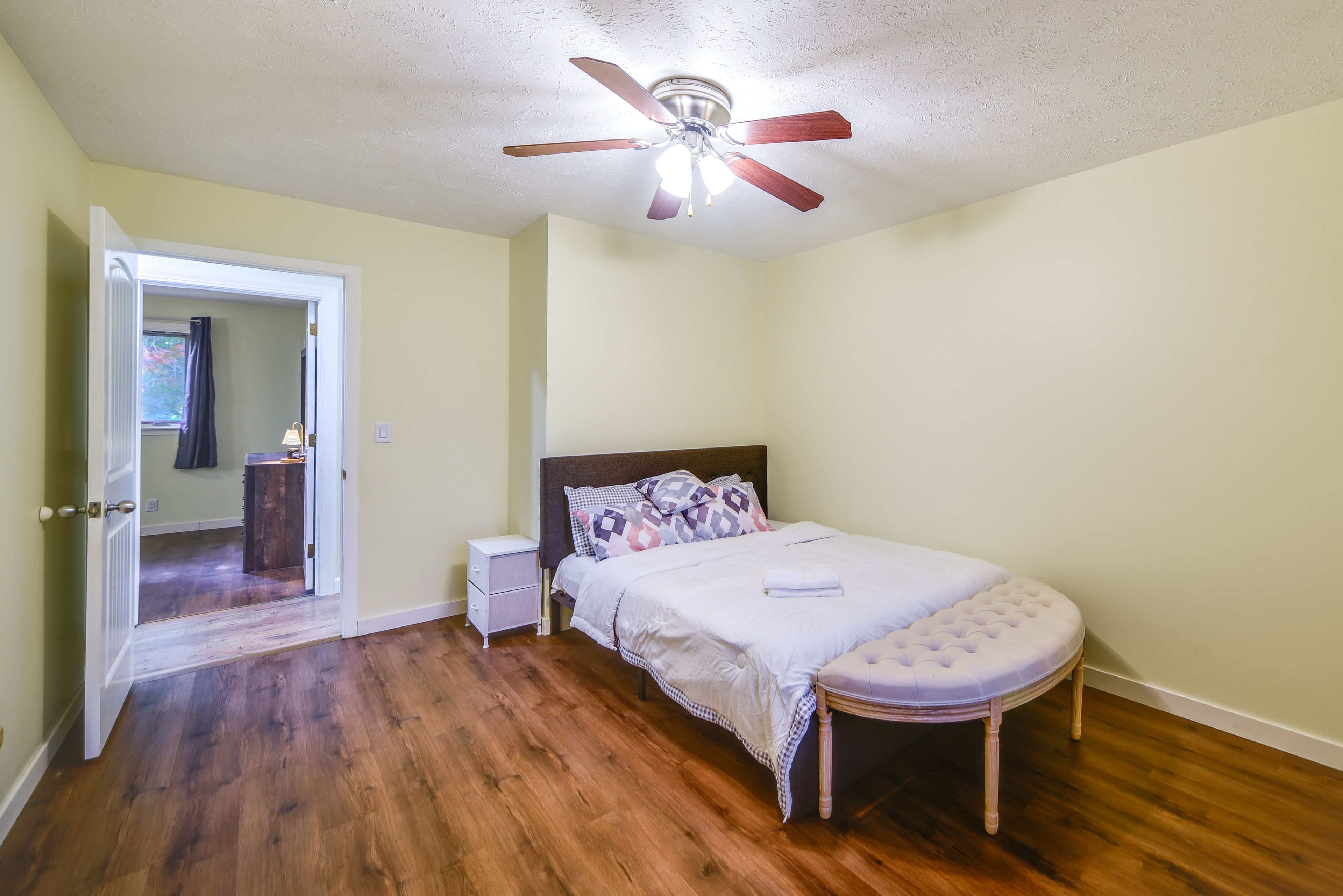 Bedroom 3 | Queen Bed