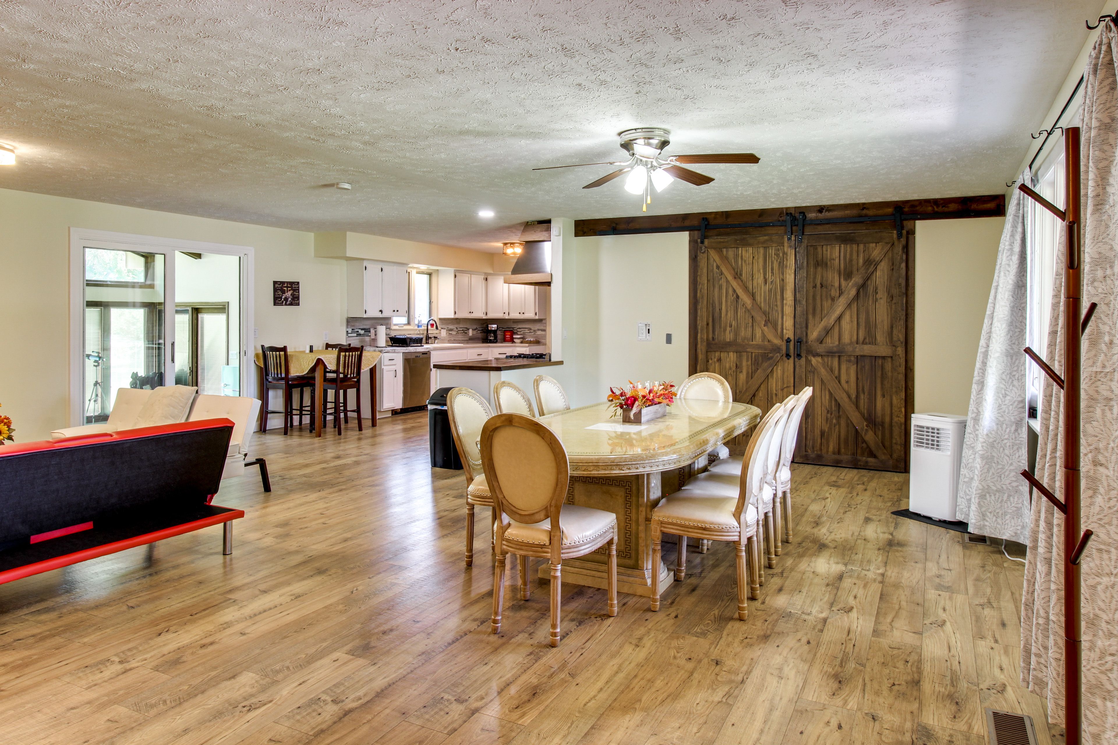 Dining Area | Central A/C & Heating