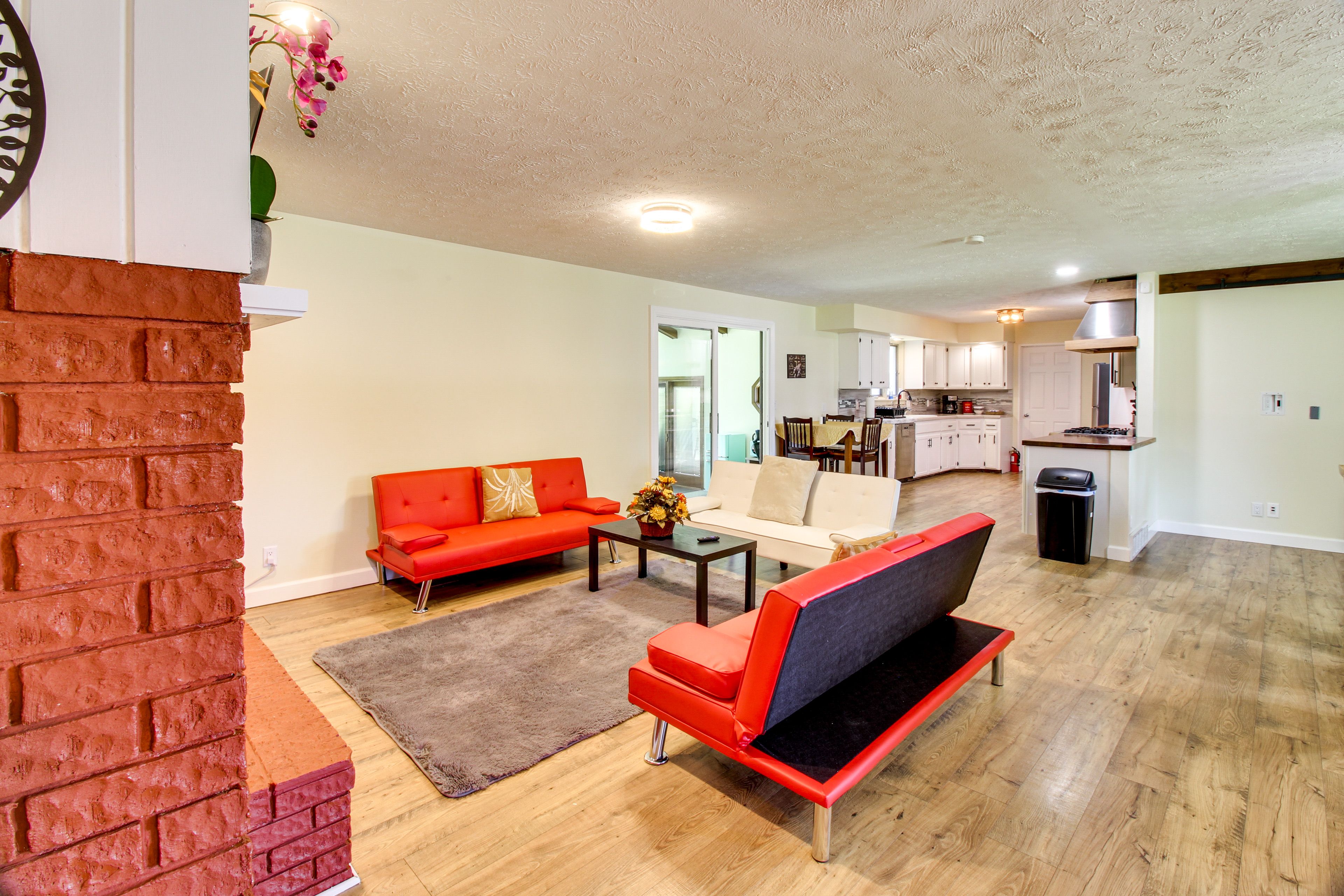 Living Room | Smart TV | Free WiFi