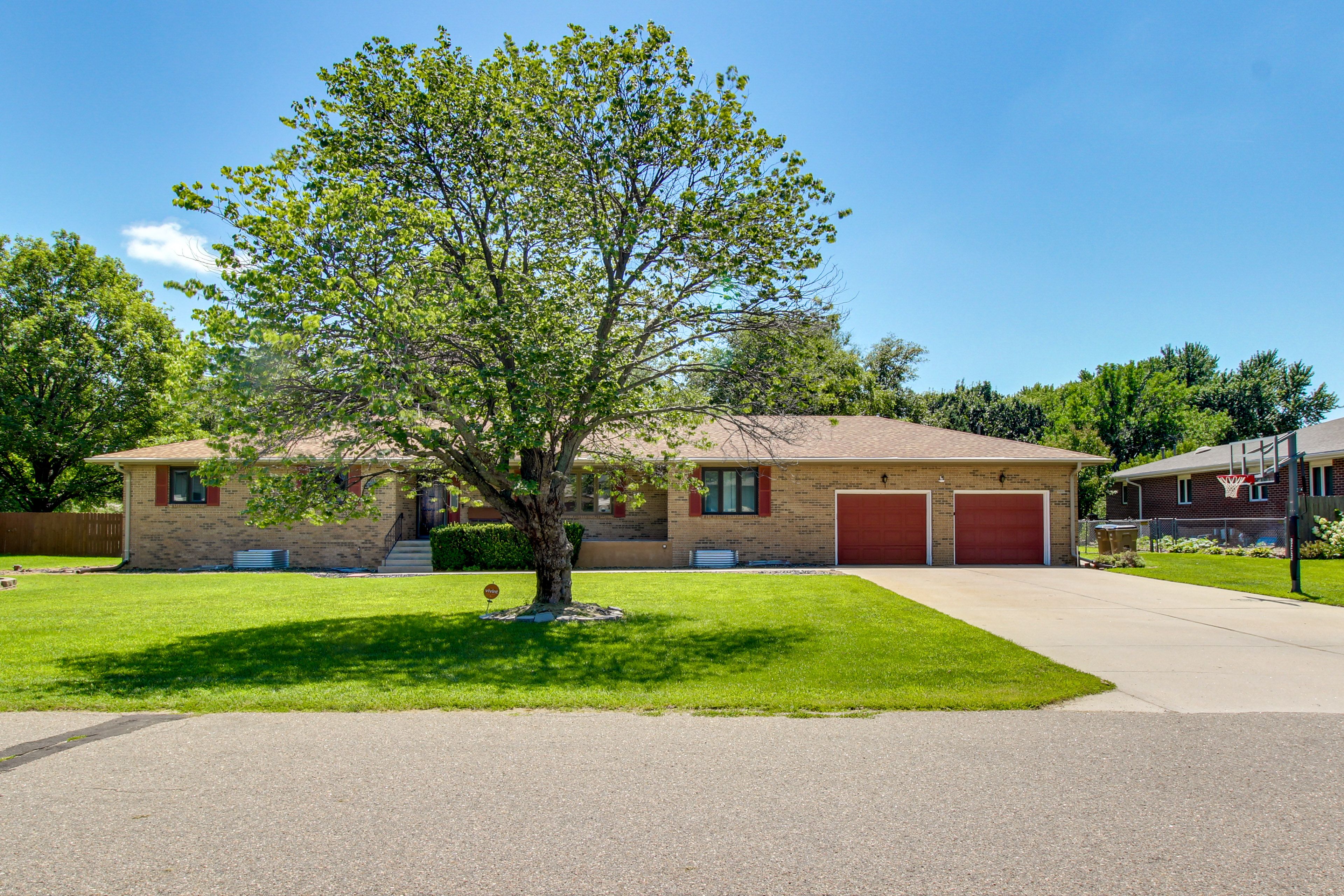 Parking | Shared Driveway (2 Vehicles) | Free Street Parking