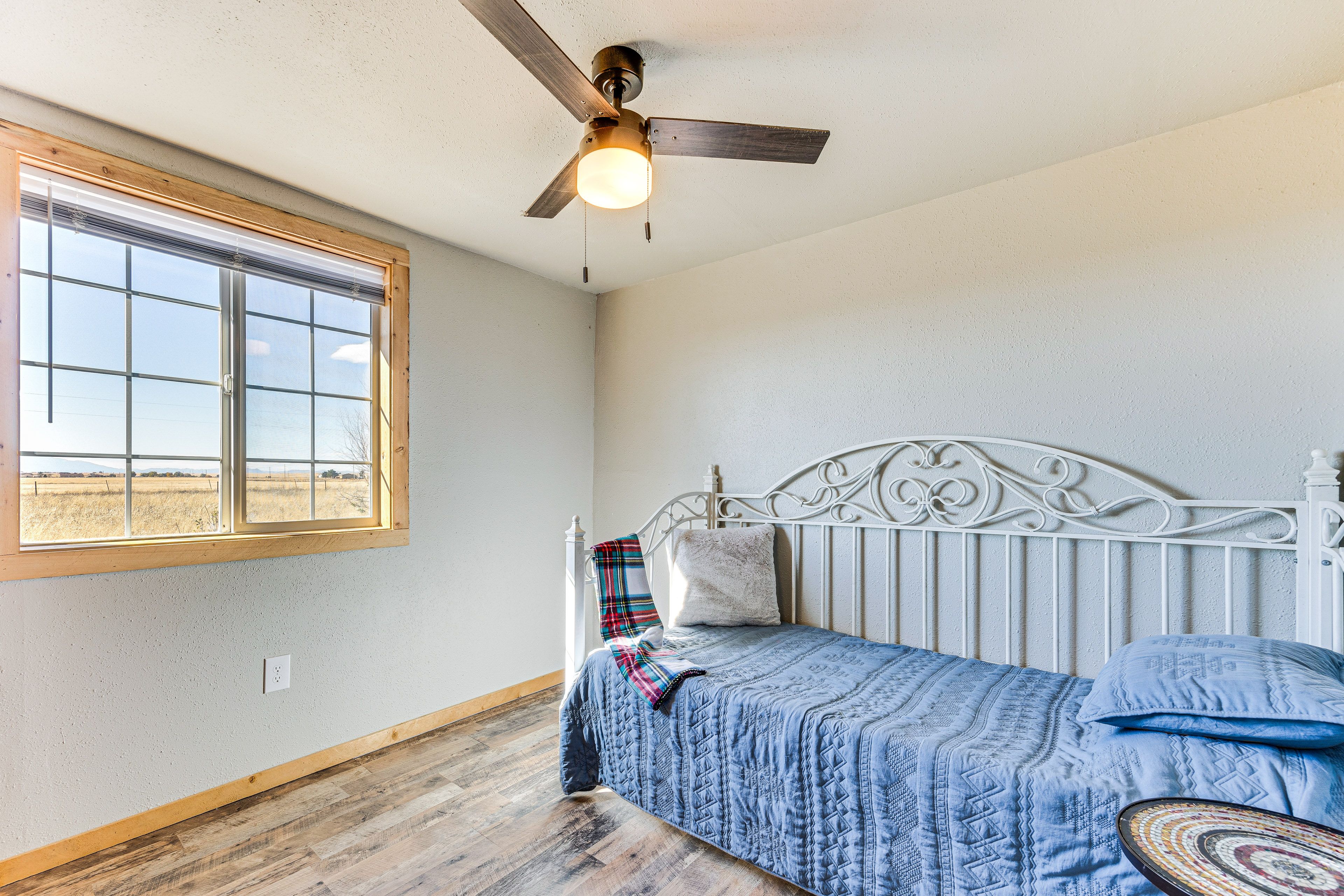 Bedroom 2 | Twin Daybed | Linens Provided