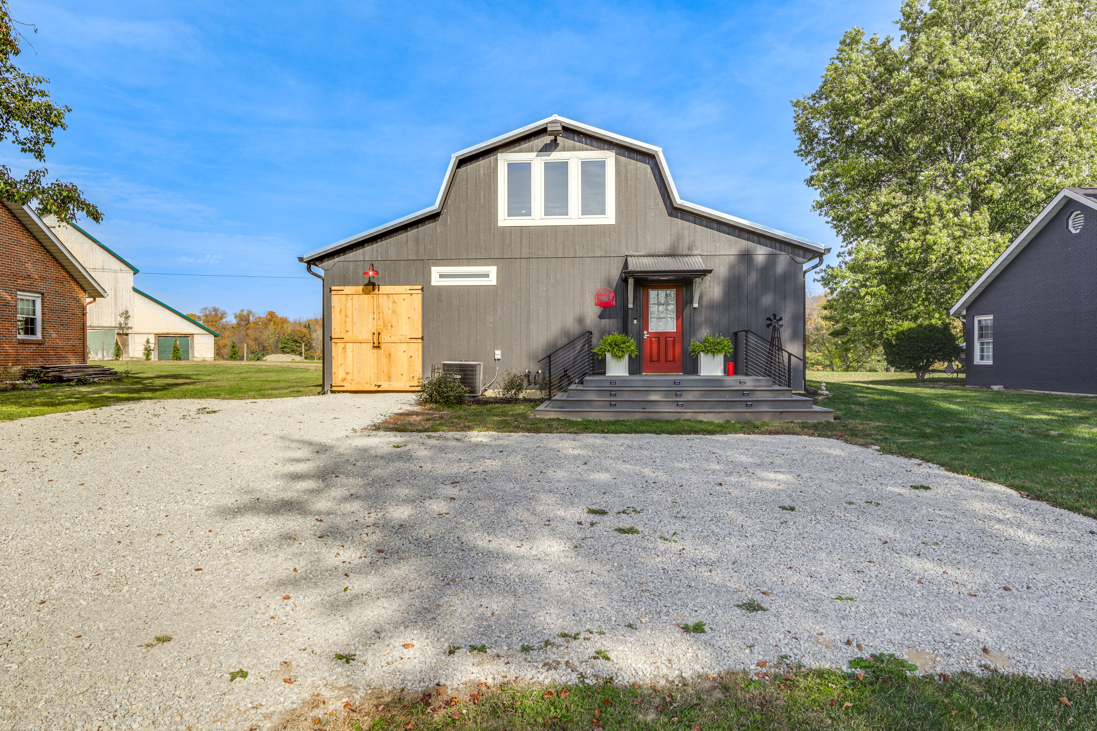 Parking | Gravel Driveway (4 Vehicles) | RV/Trailer Parking Available