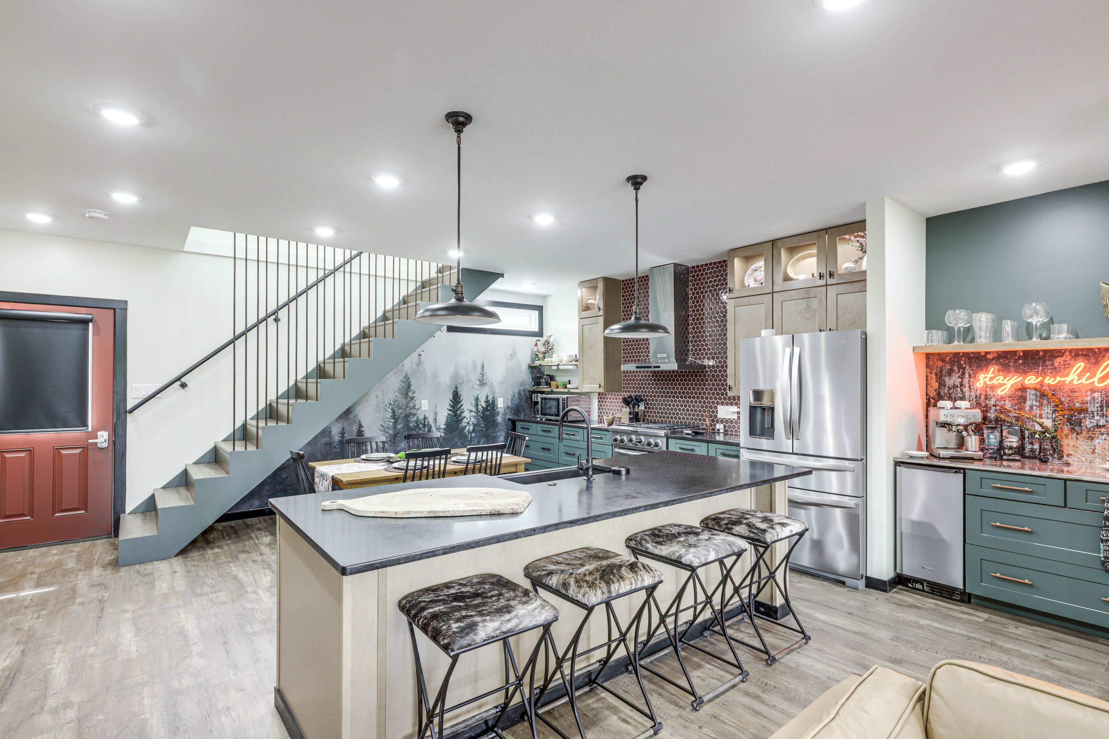 Island w/ Seating | 1st Floor