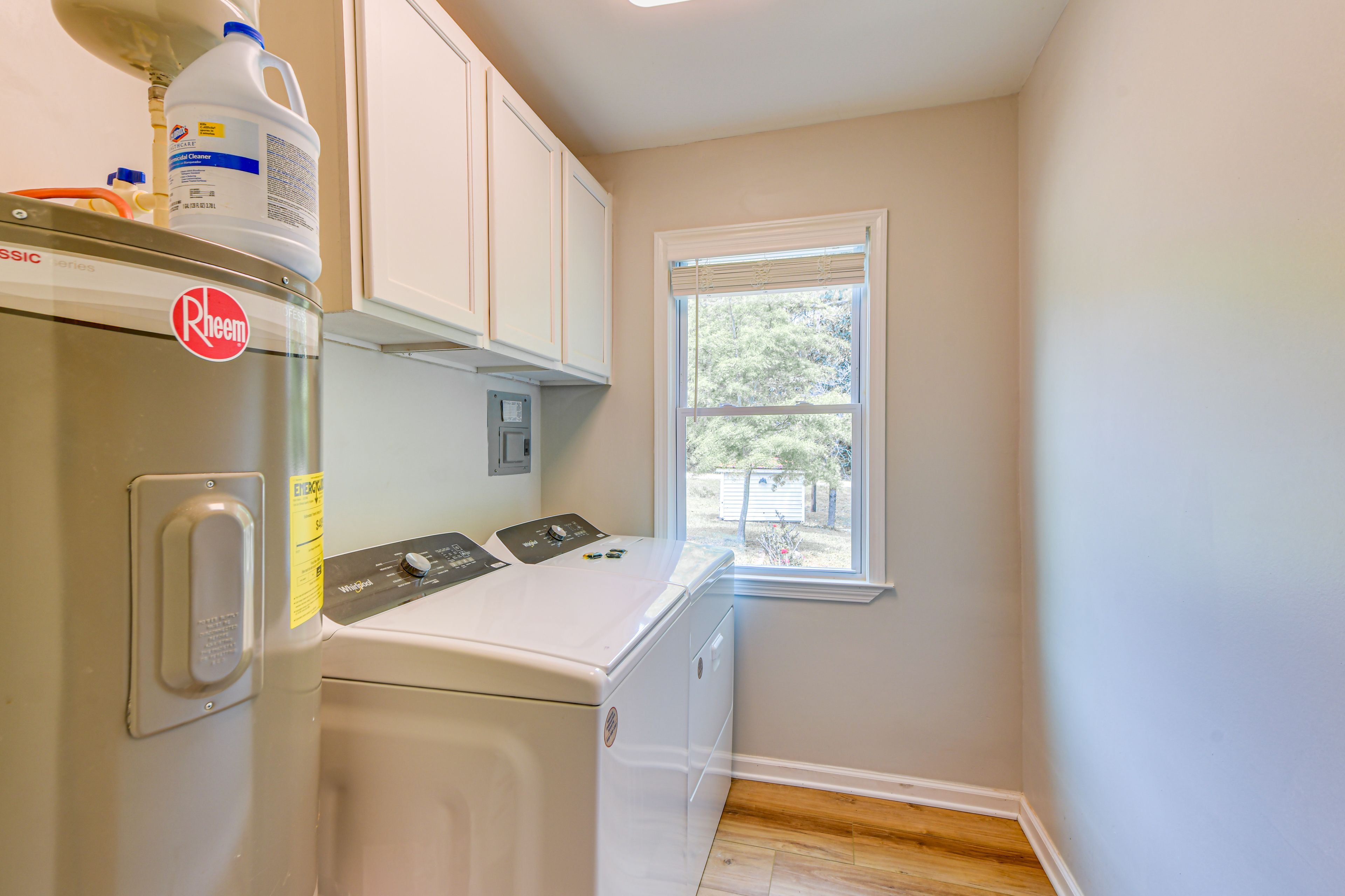Laundry Room | Washer & Dryer