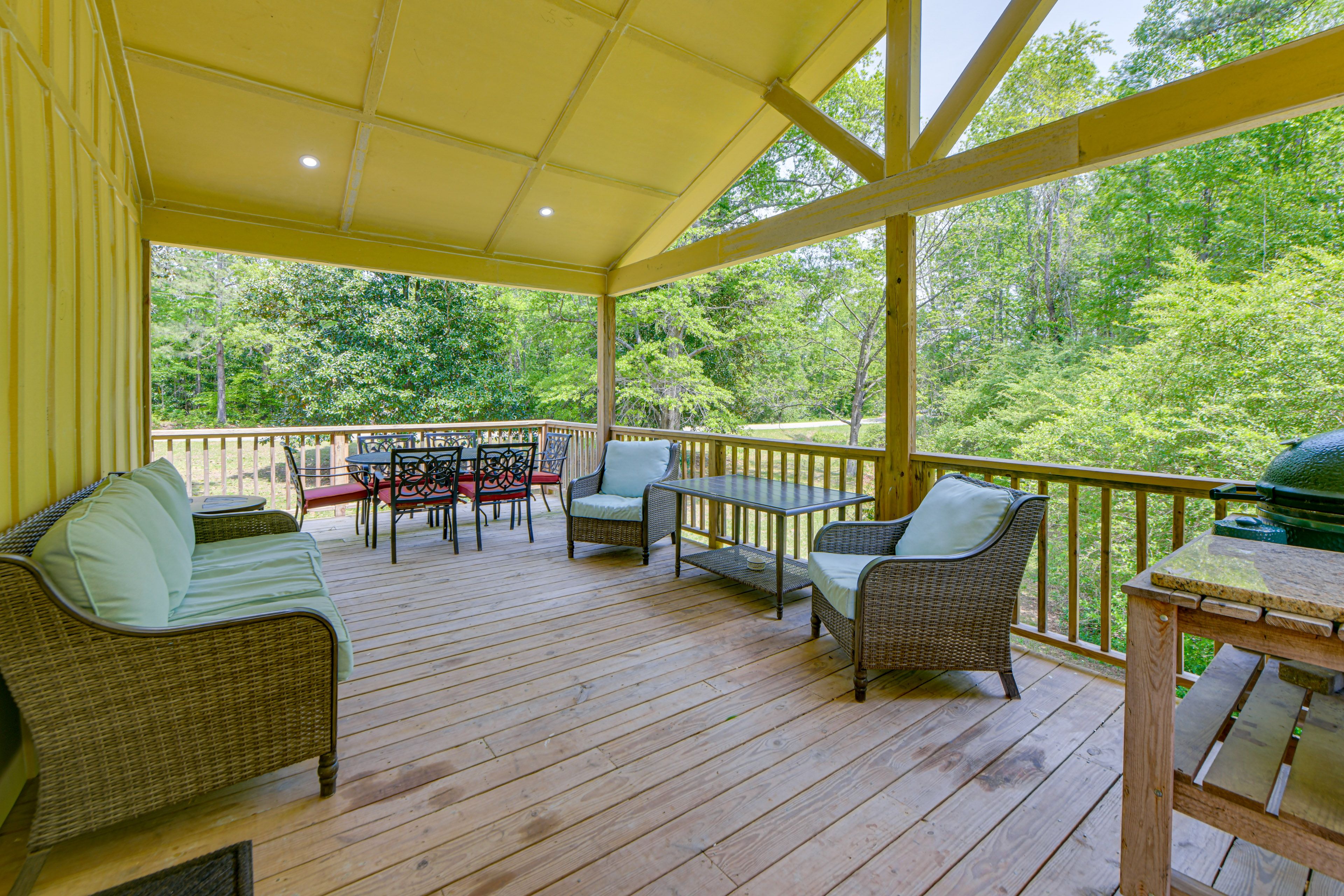 Shiloh Vacation Rental | 4BR | 2BA | 3 Steps to Enter | 1,900 Sq Ft