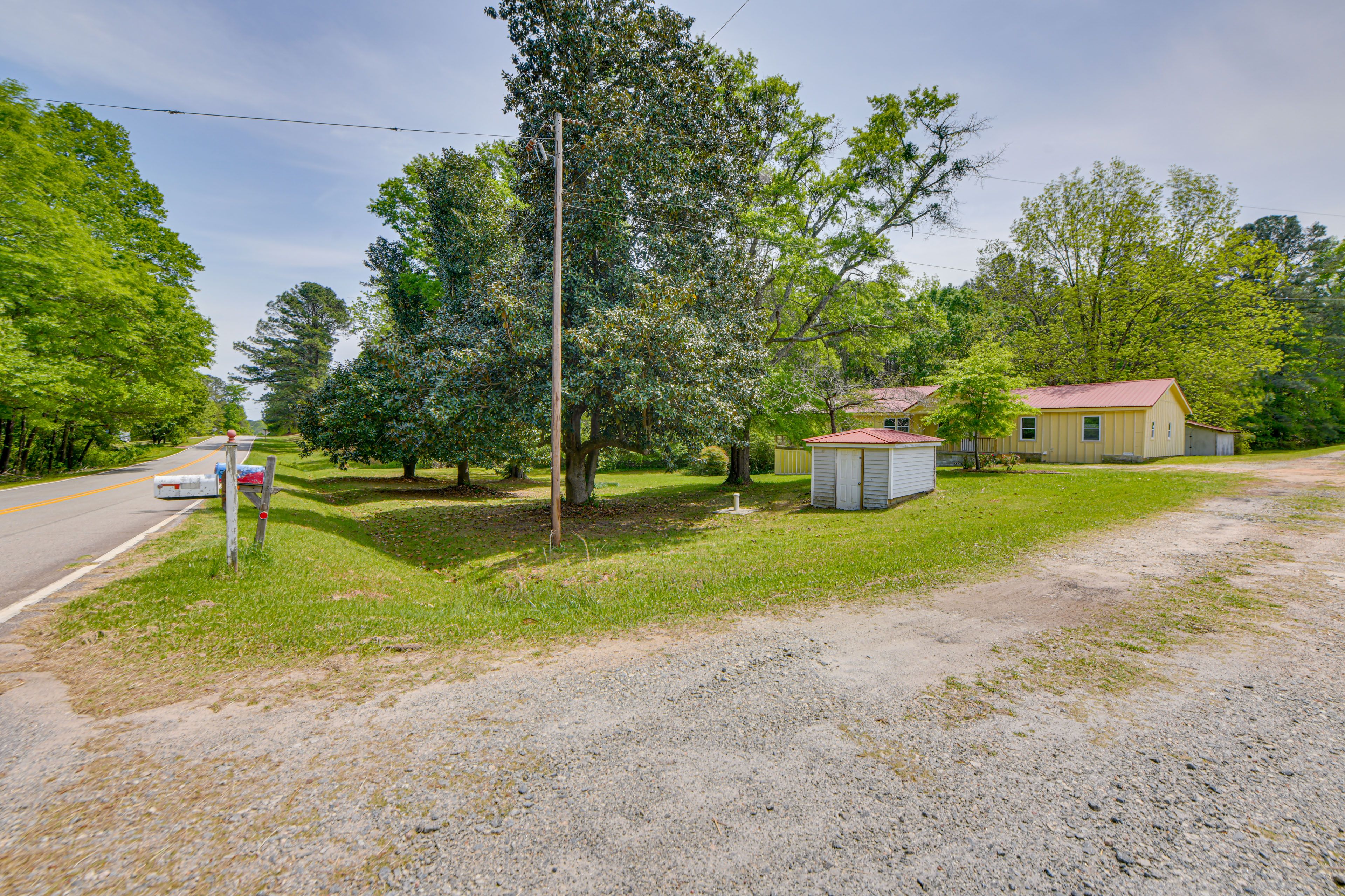 Parking | Driveway (2 Vehicles) | No Street Parking | RV/Trailer Parking Allowed