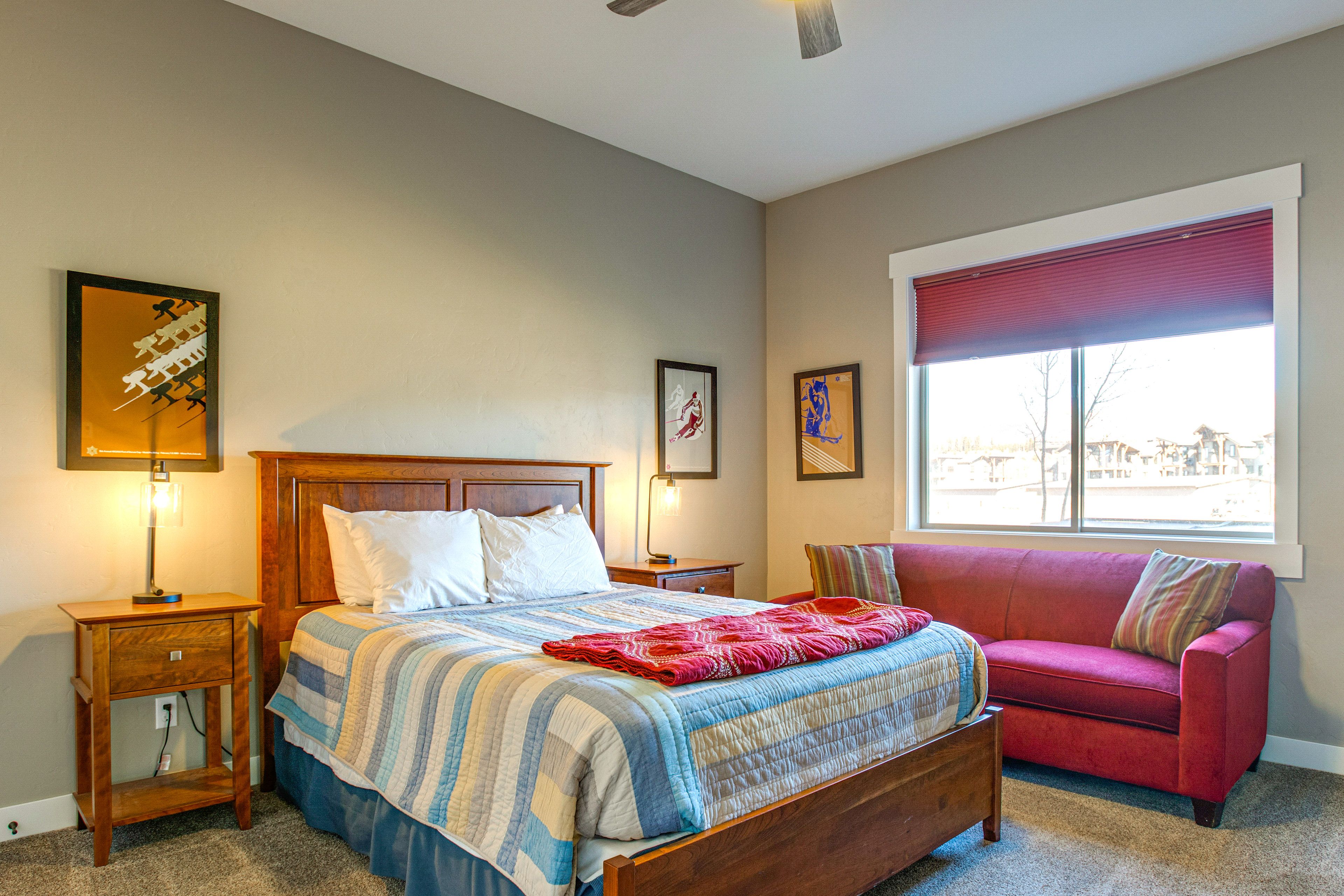 Bedroom 2 | Queen Bed | Basement Level