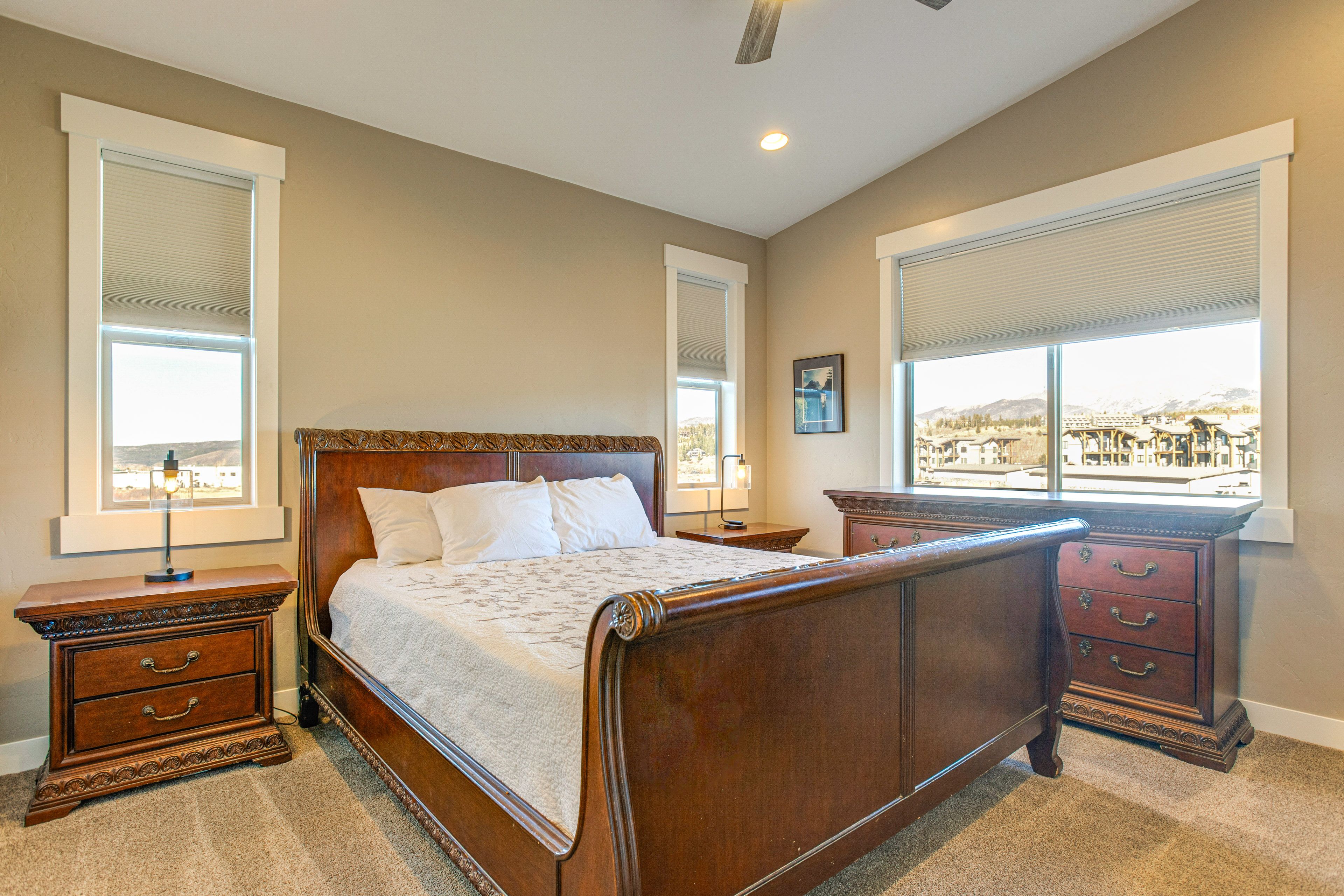 Bedroom 1 | California King Bed | 1st Floor