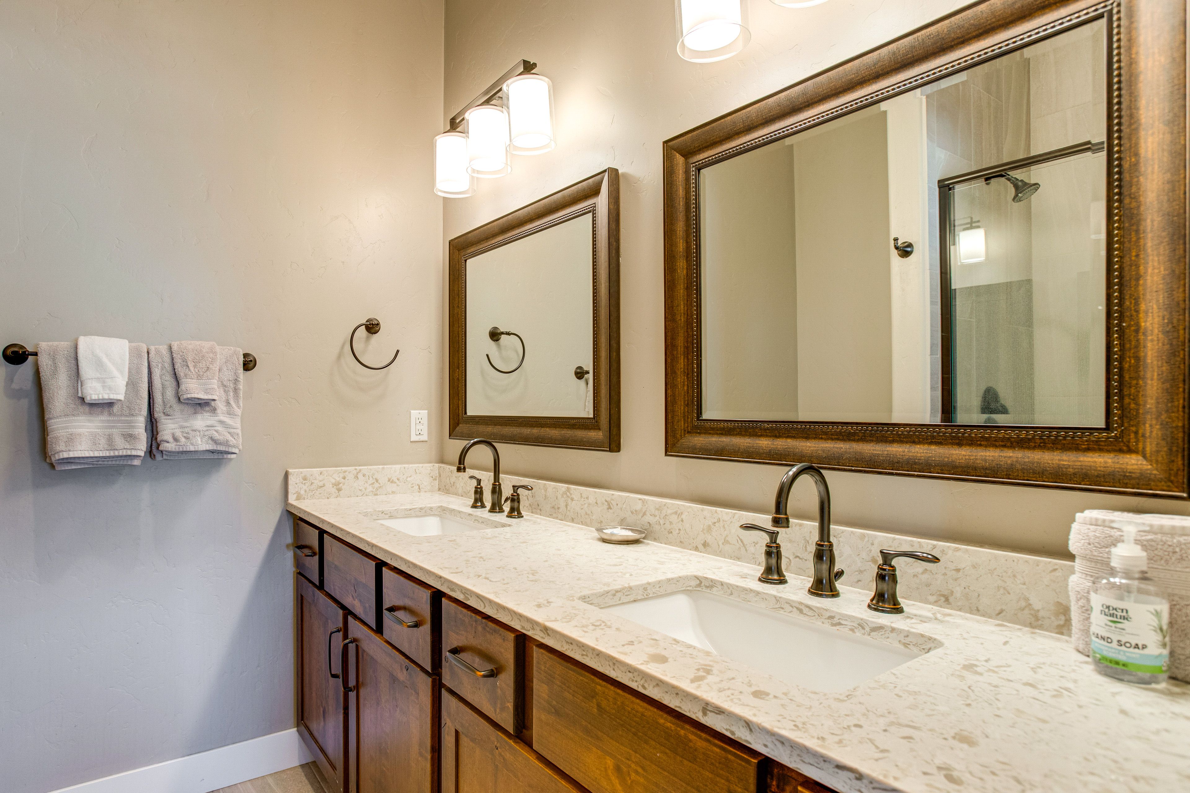 En-Suite Bathroom | Towels Provided | 1st Floor