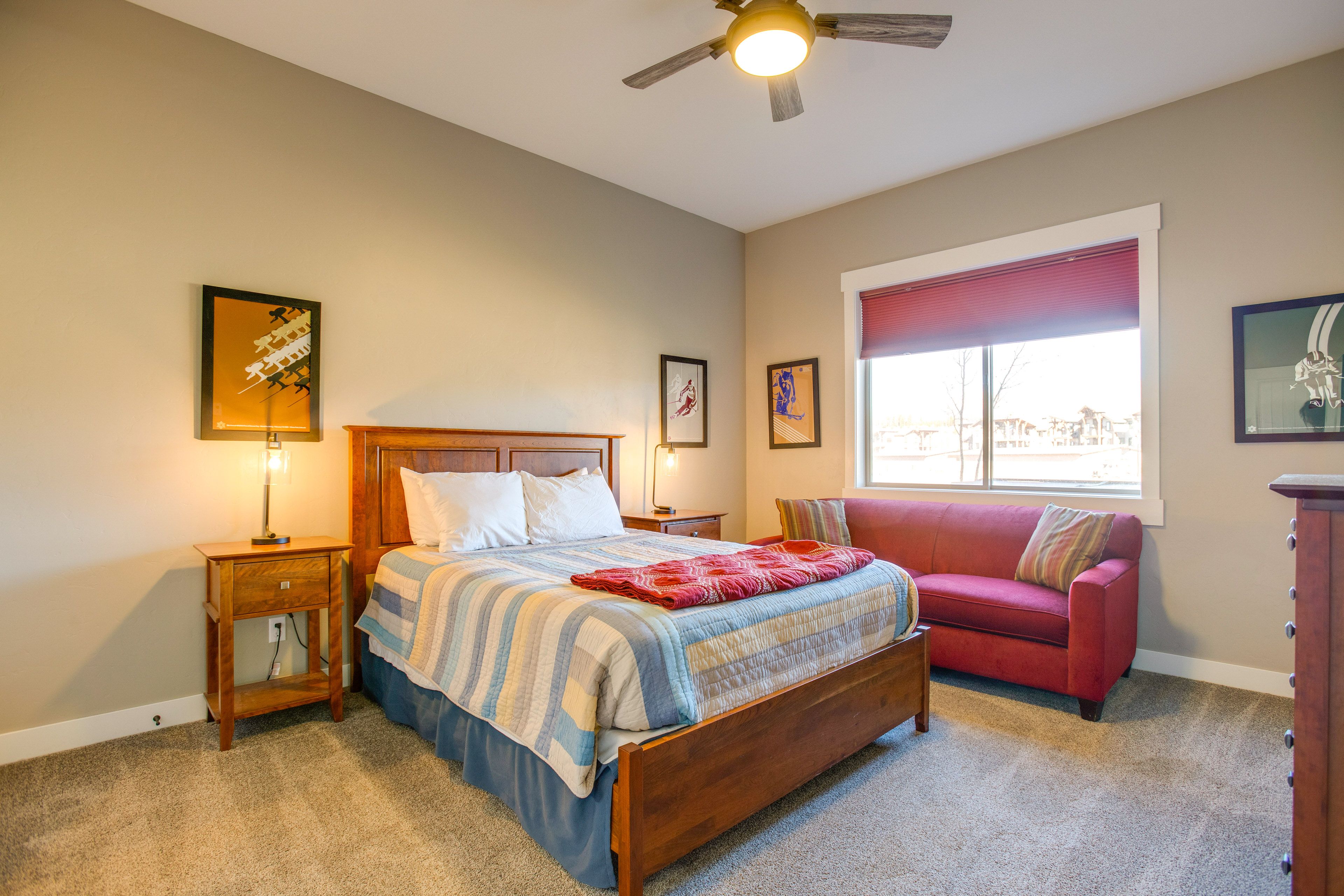 Bedroom 2 | Queen Bed | Basement Level