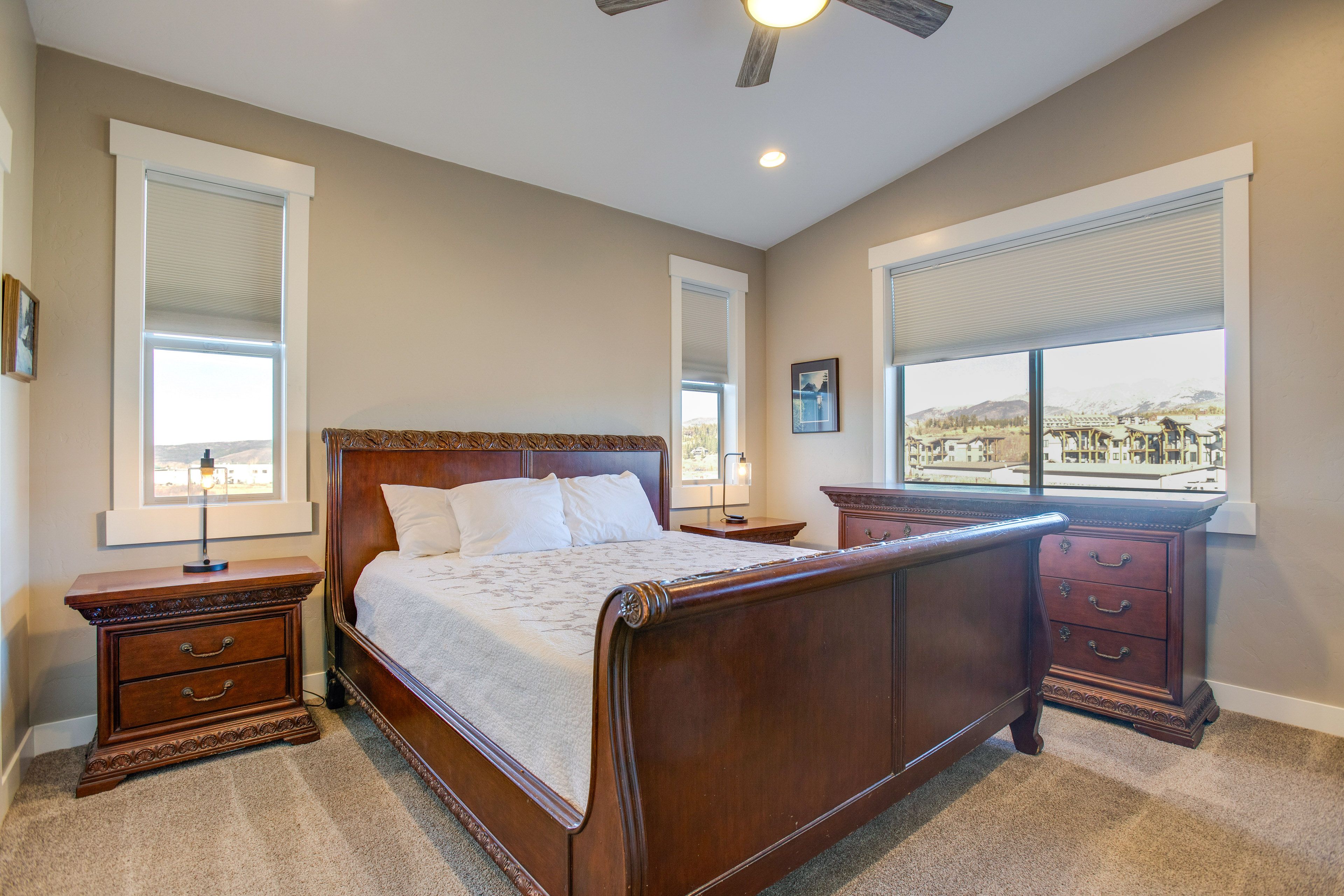 Bedroom 1 | California King Bed | 1st Floor